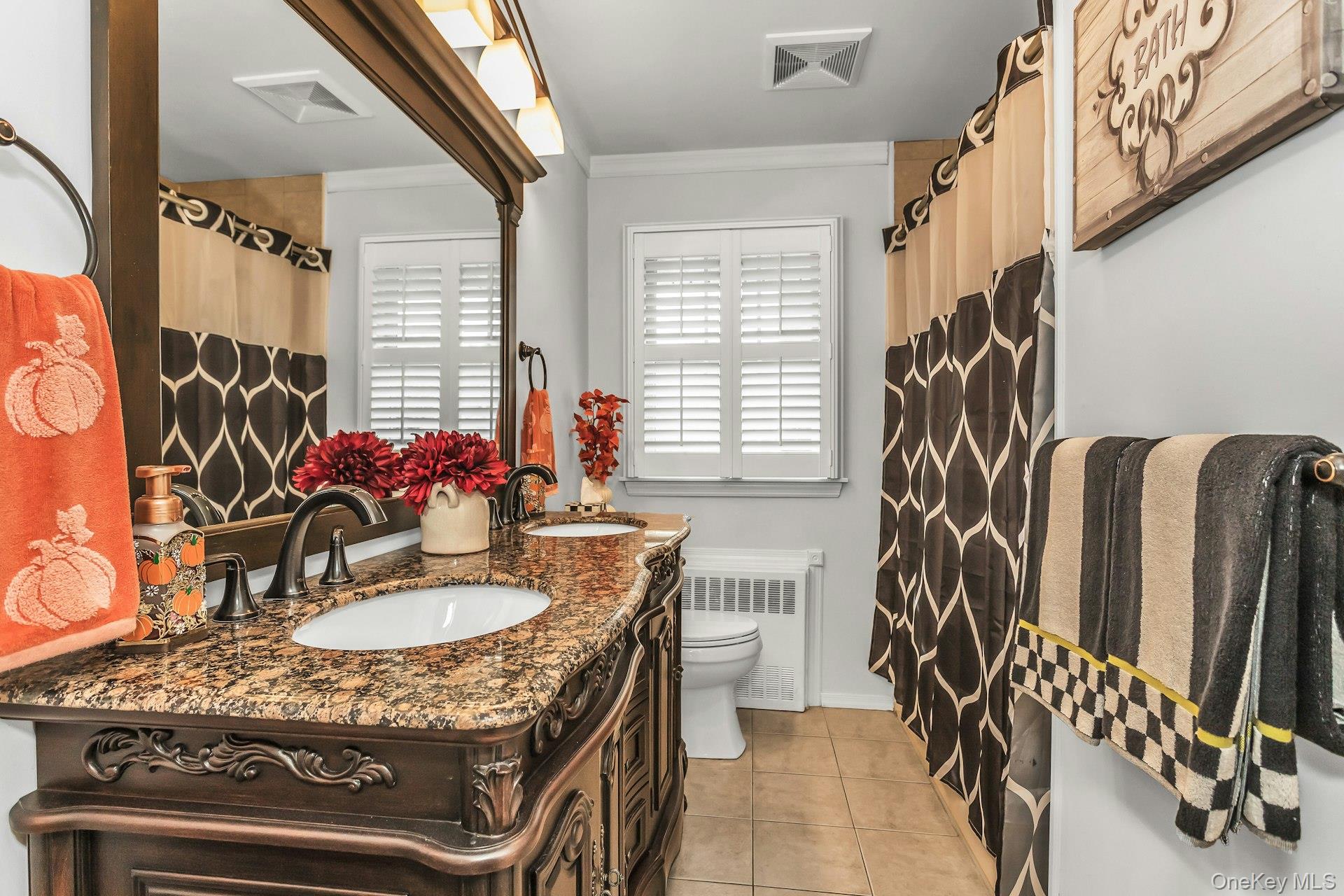 #19 photo, 944 Plum Tree Road, Westbury , NY 11590