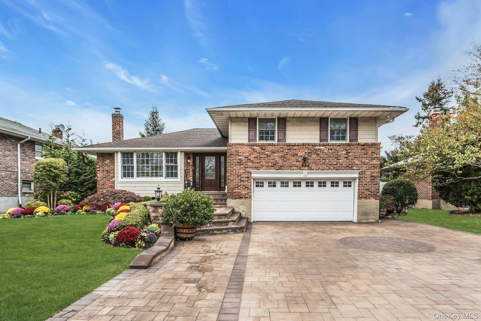 #2 photo, 944 Plum Tree Road, Westbury , NY 11590