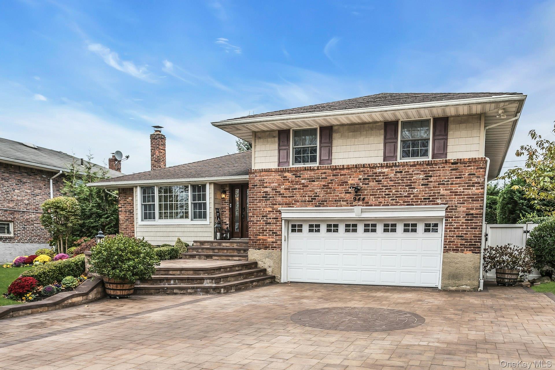 #3 photo, 944 Plum Tree Road, Westbury , NY 11590