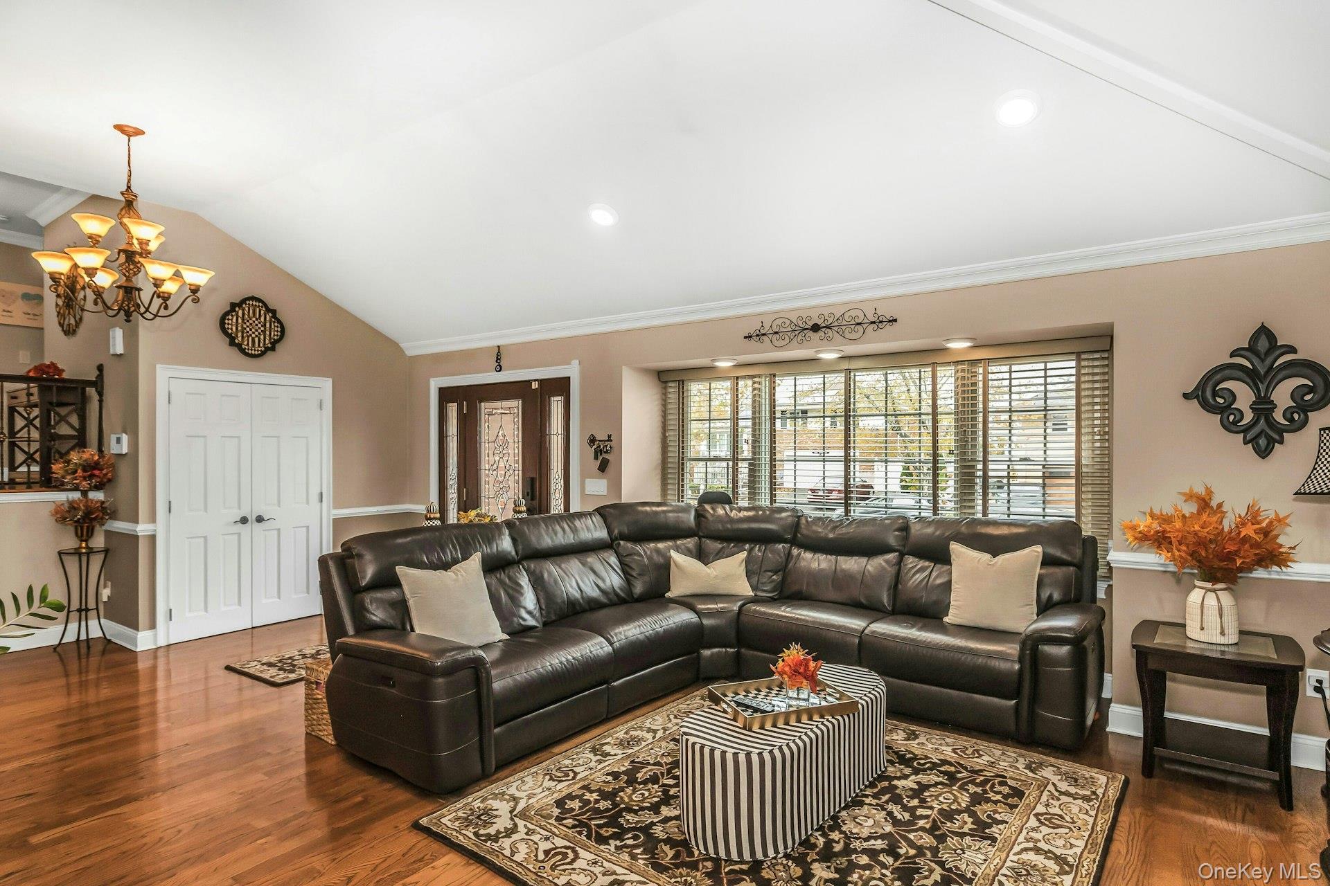 #6 photo, 944 Plum Tree Road, Westbury , NY 11590