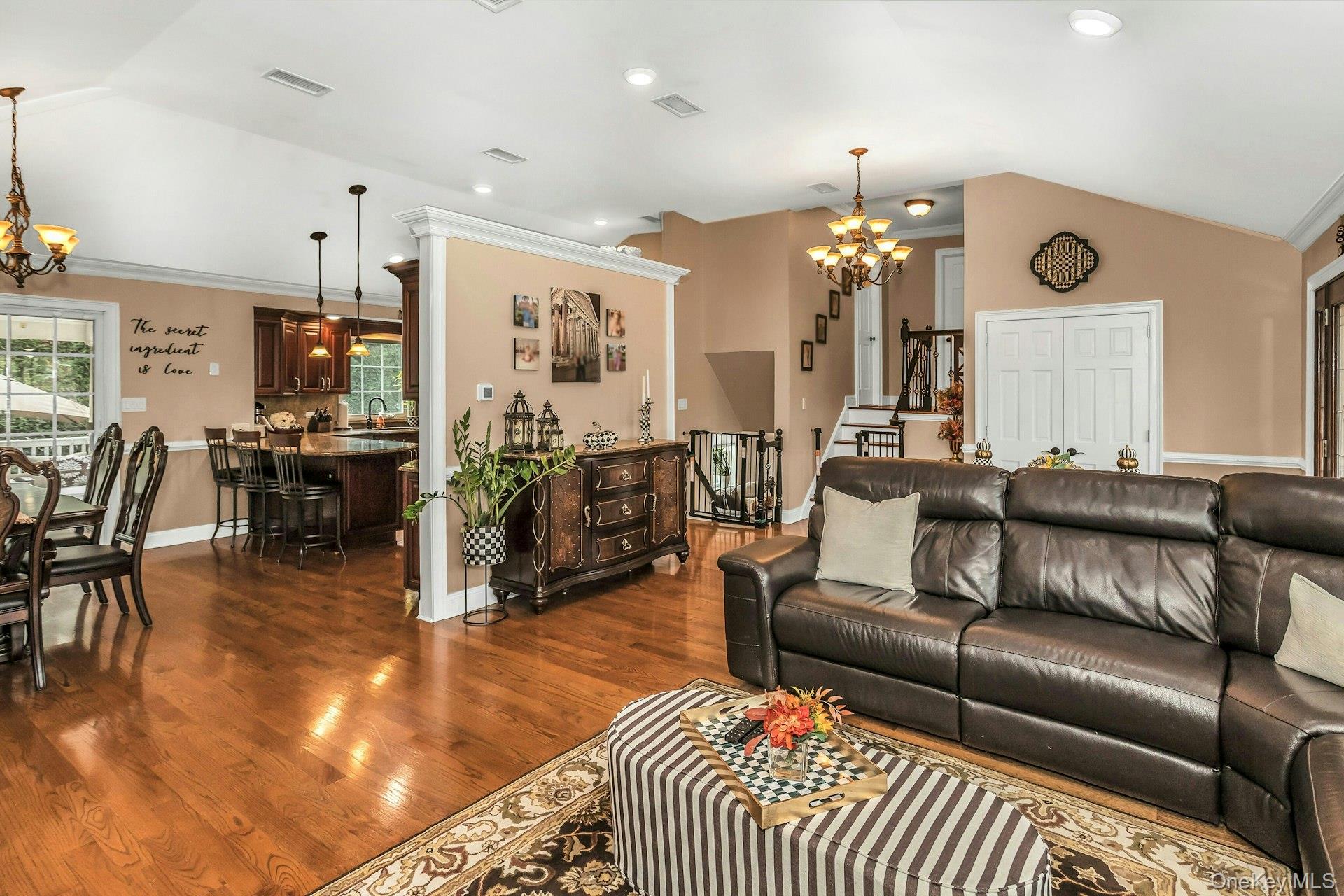 #7 photo, 944 Plum Tree Road, Westbury , NY 11590