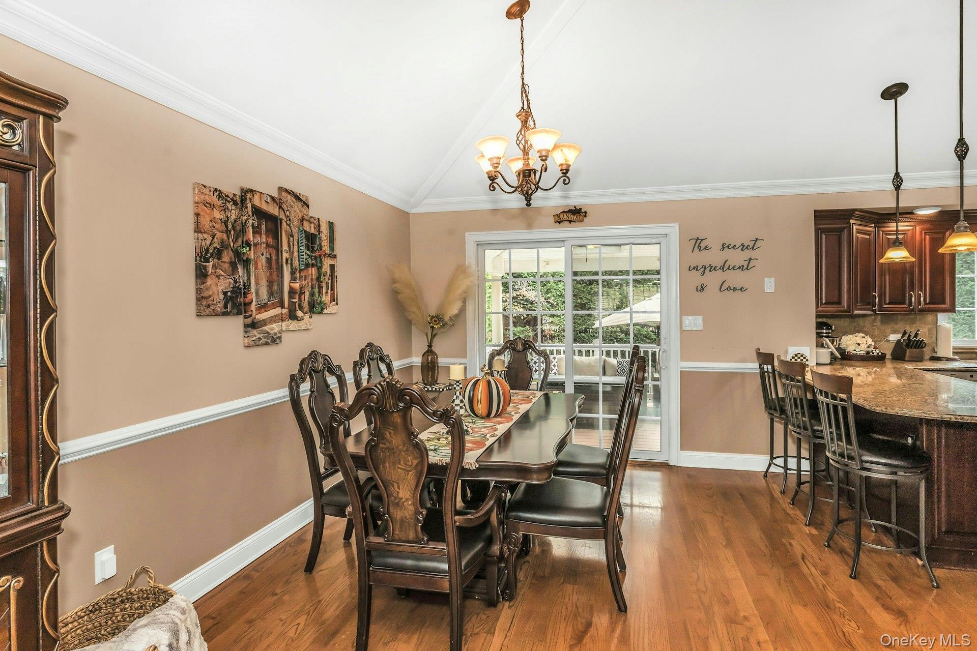 #8 photo, 944 Plum Tree Road, Westbury , NY 11590