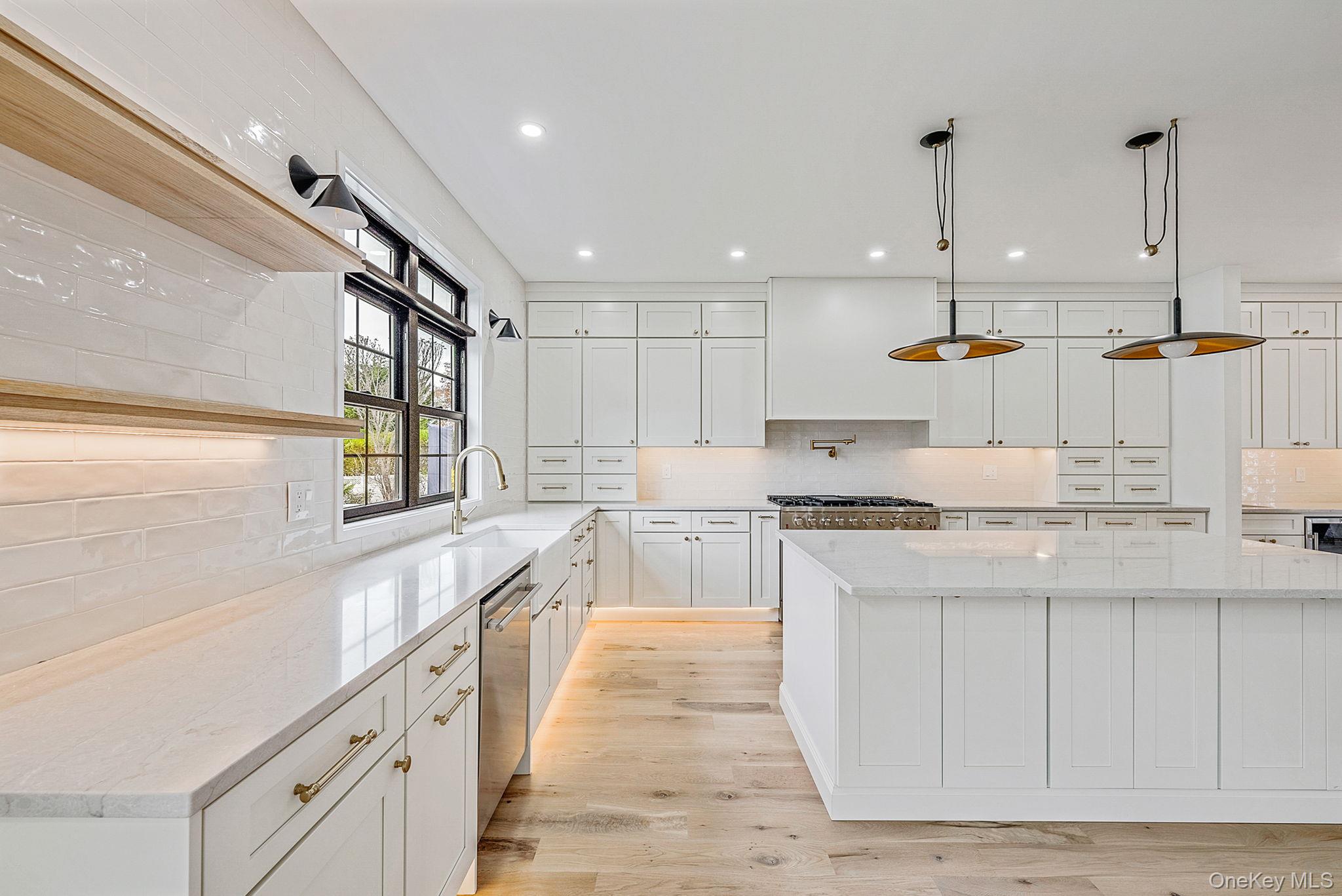 #11 photo, 2542 Lefferts Place, Bellmore , NY 11710