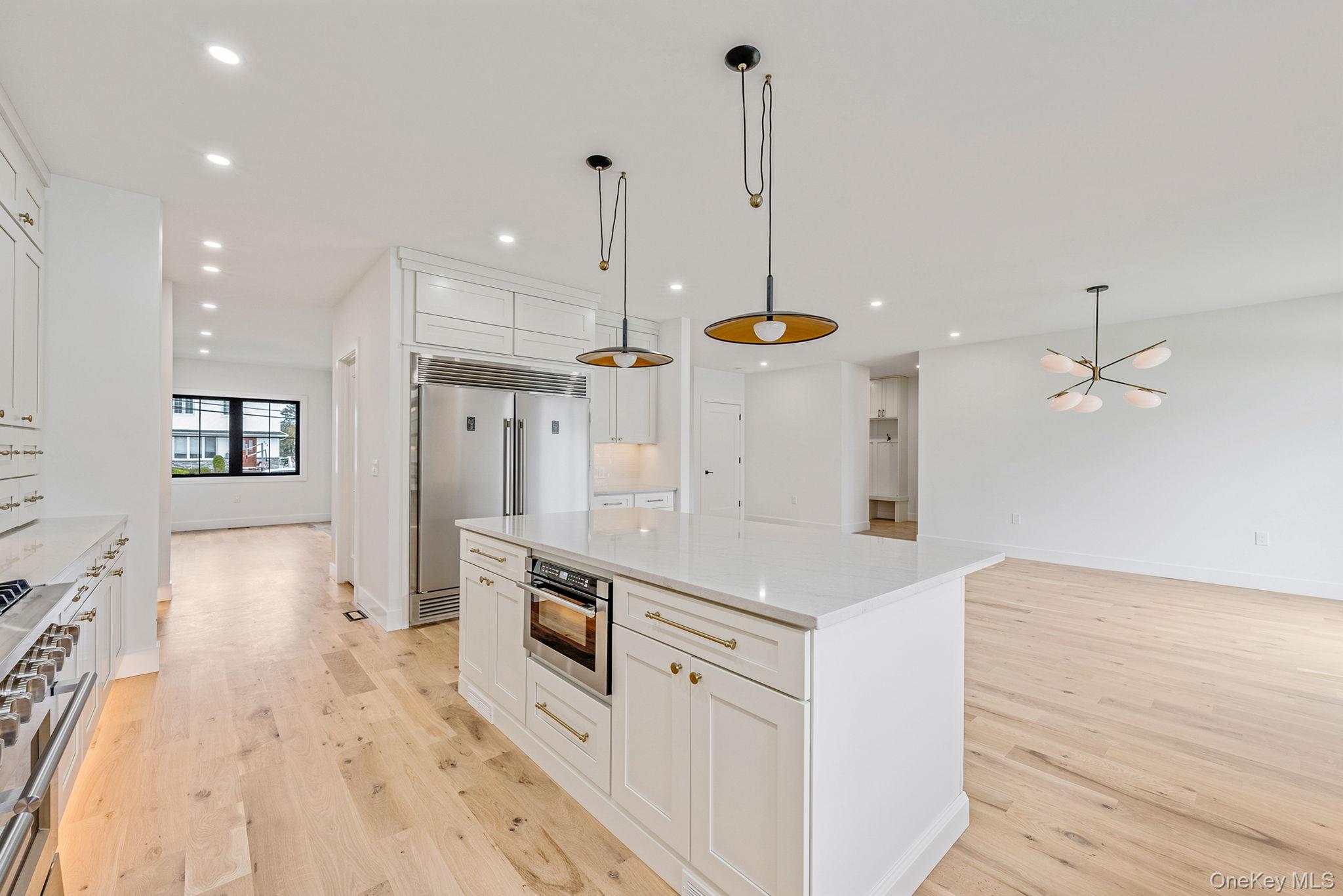 #12 photo, 2542 Lefferts Place, Bellmore , NY 11710