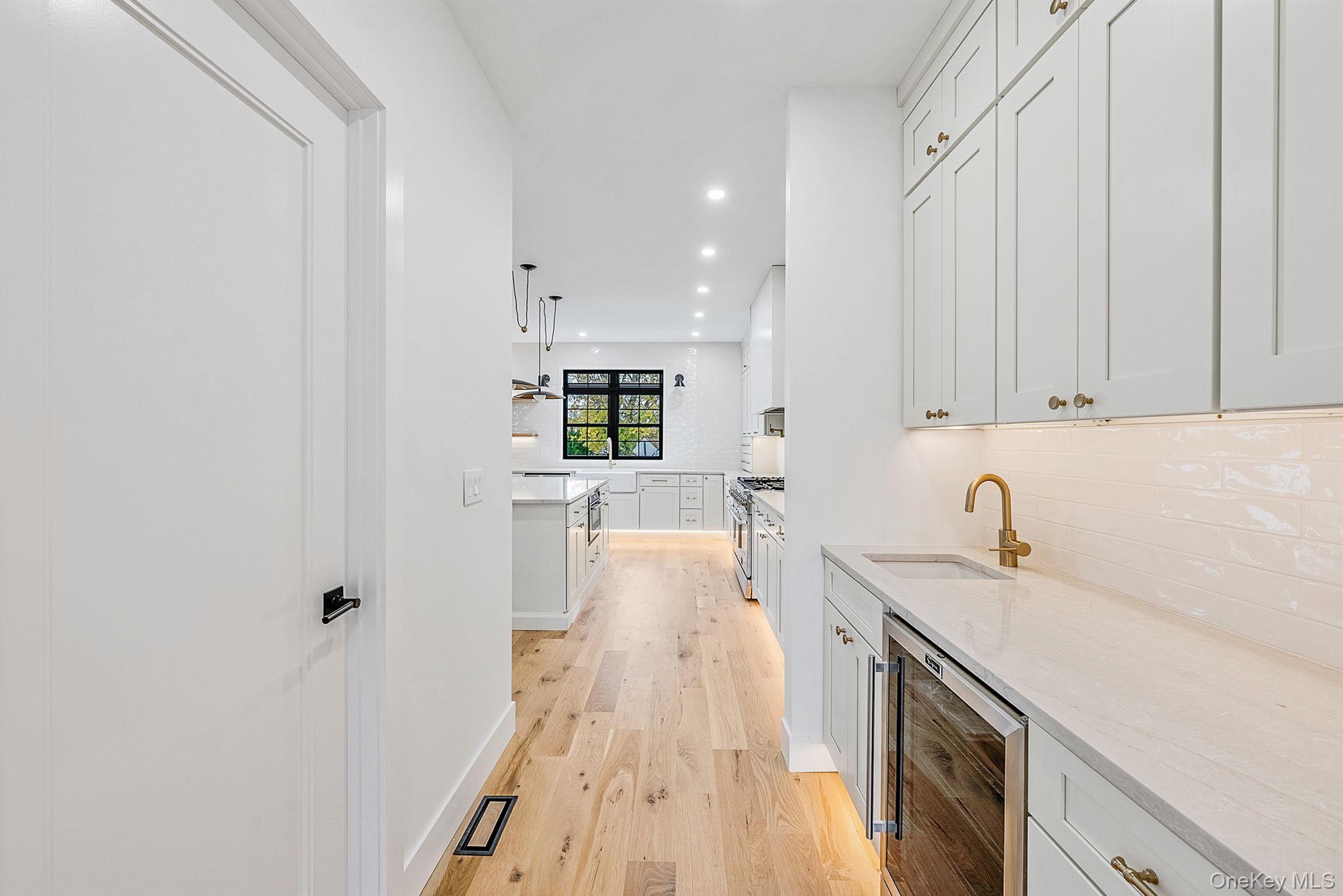 #15 photo, 2542 Lefferts Place, Bellmore , NY 11710