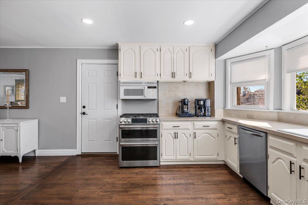 #4 photo, 23 Mahan Road, Old Bethpage , NY 11804