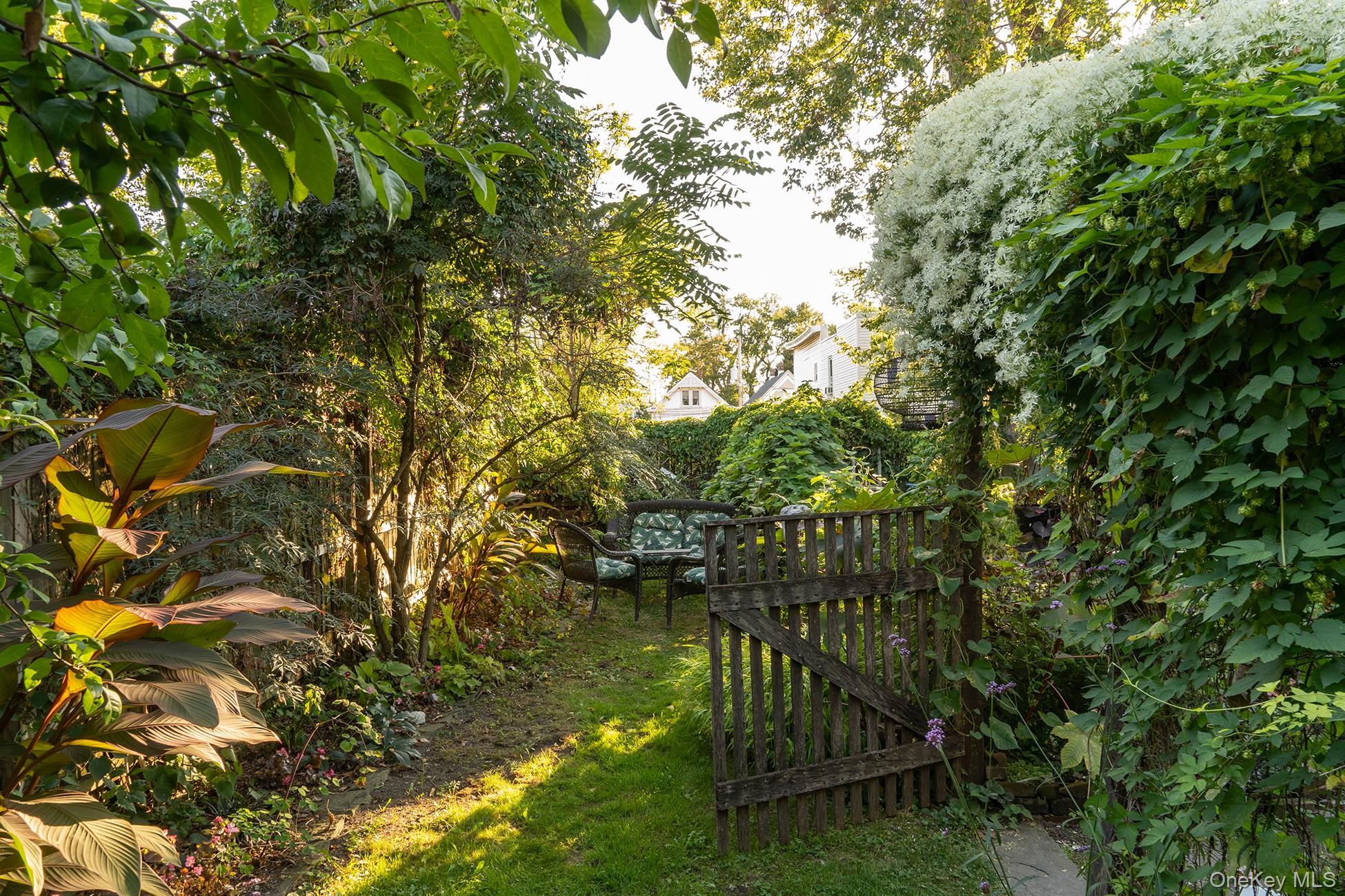 #16 photo, 541 Washington Street, Hudson , NY 12534