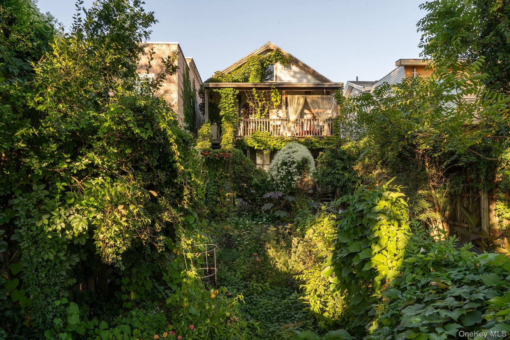 #18 photo, 541 Washington Street, Hudson , NY 12534