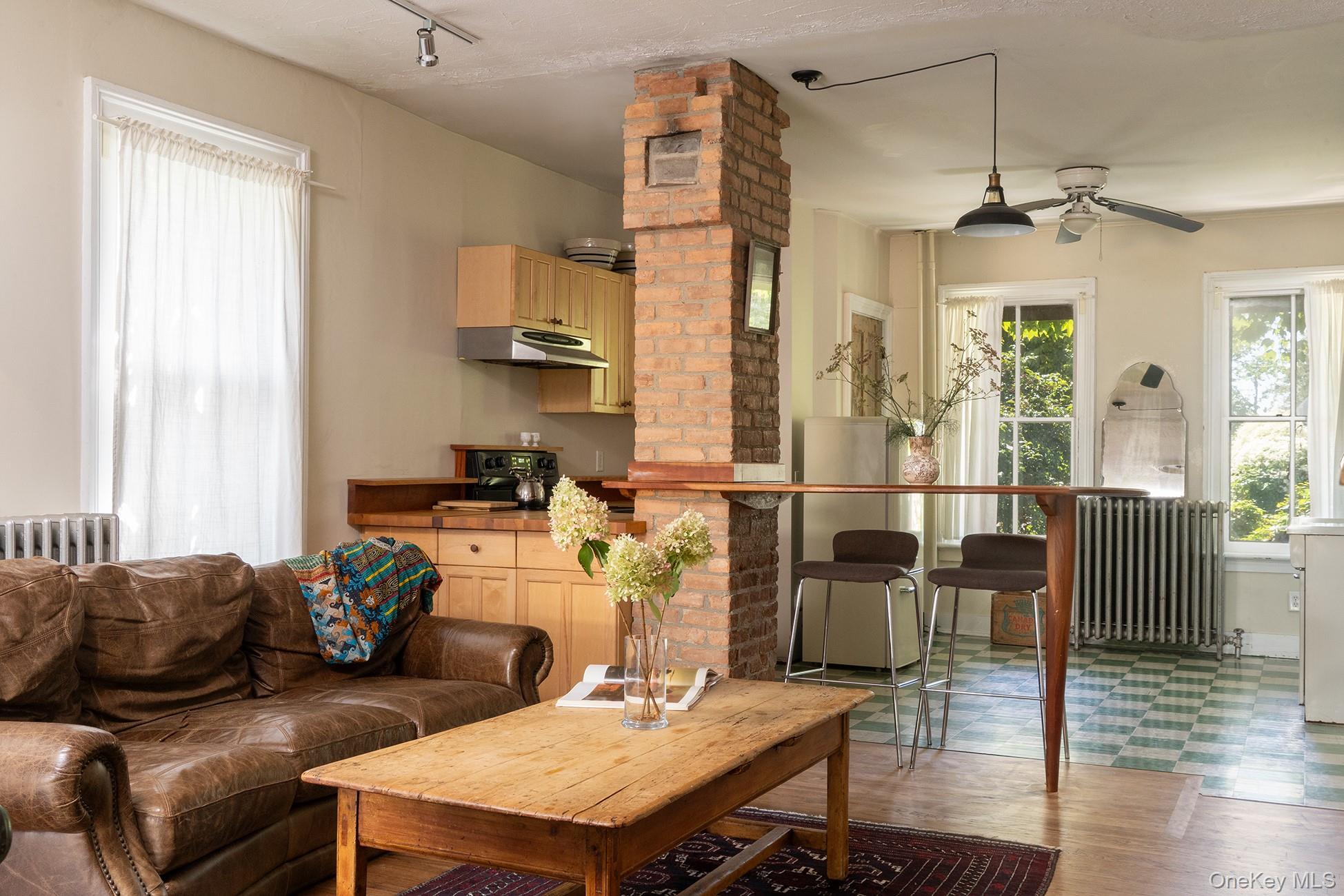 #4 photo, 541 Washington Street, Hudson , NY 12534