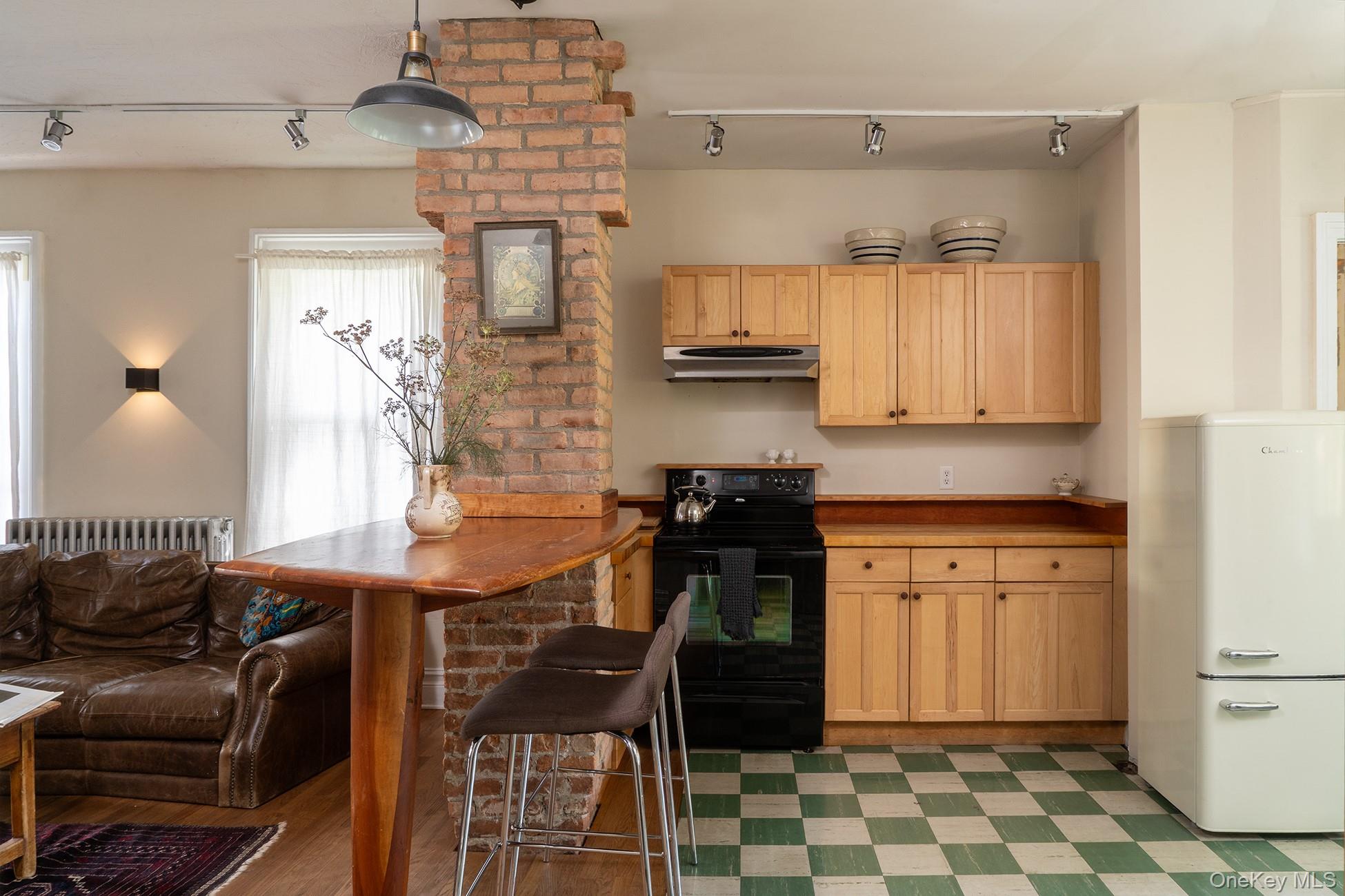 #6 photo, 541 Washington Street, Hudson , NY 12534