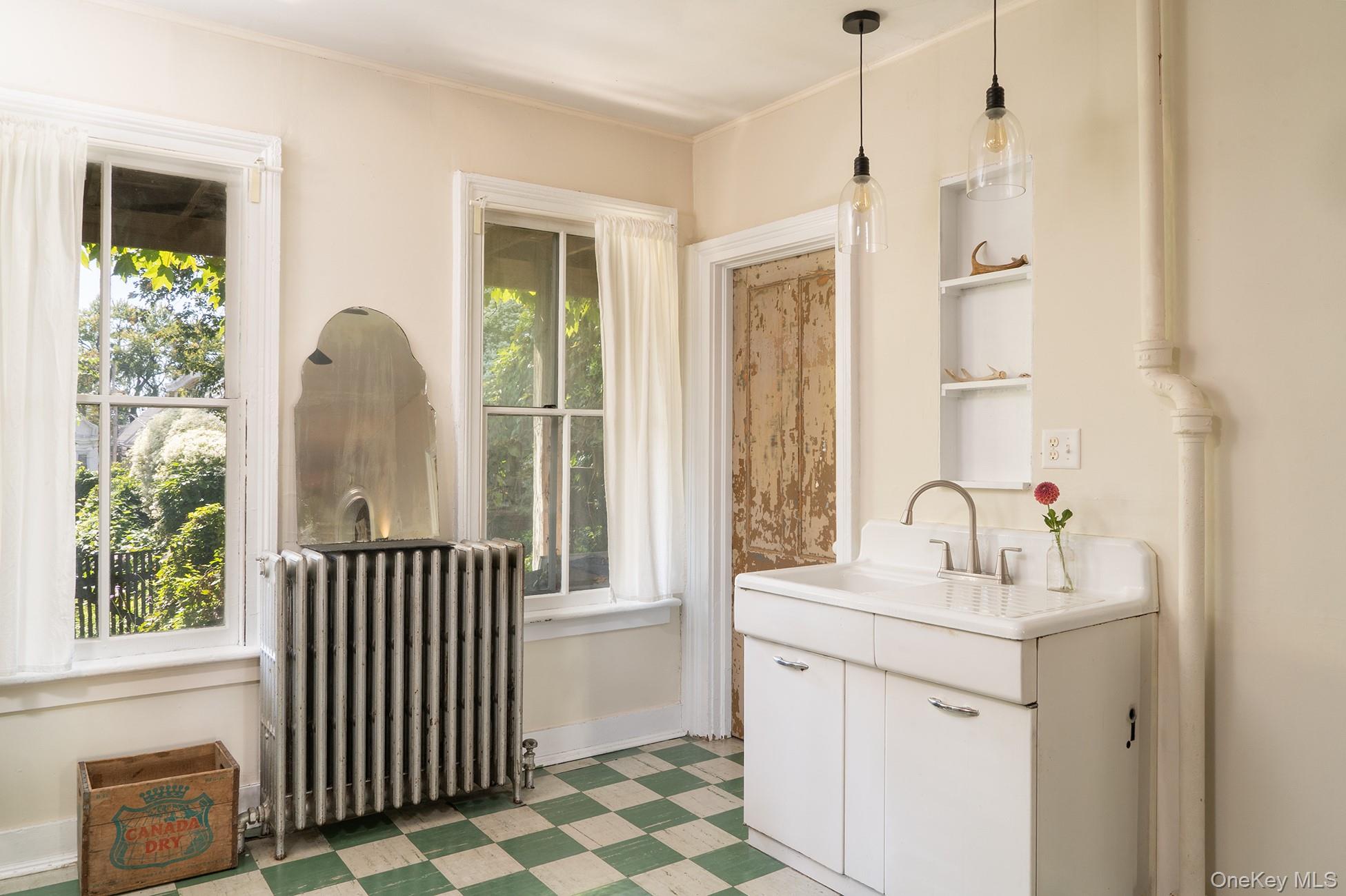 #7 photo, 541 Washington Street, Hudson , NY 12534