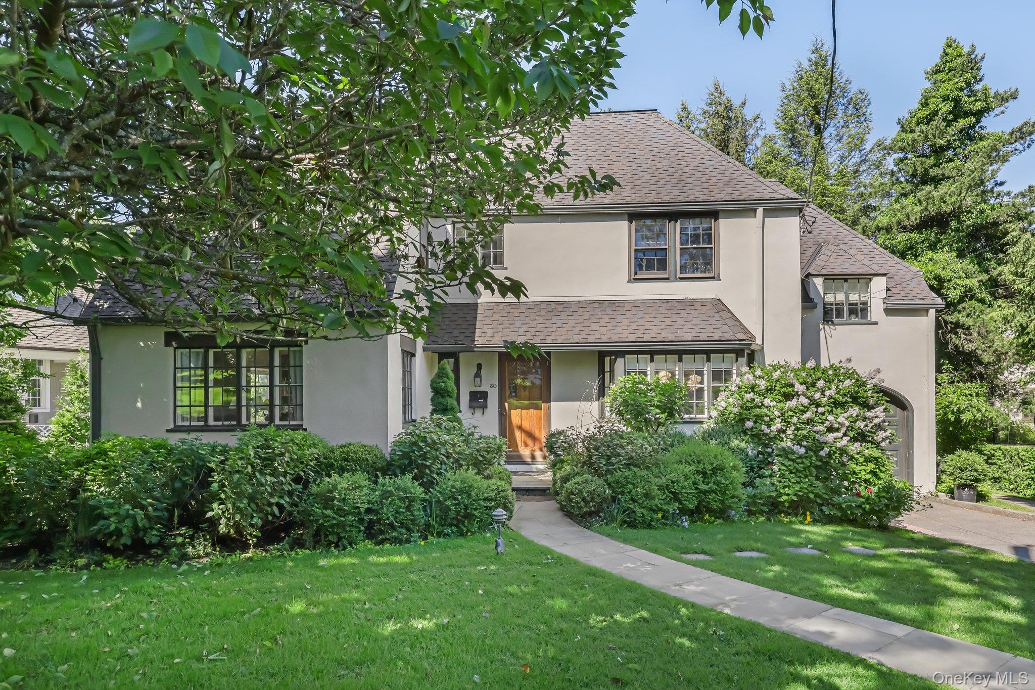 #1 photo, 30 Studio Lane, Bronxville , NY 10708