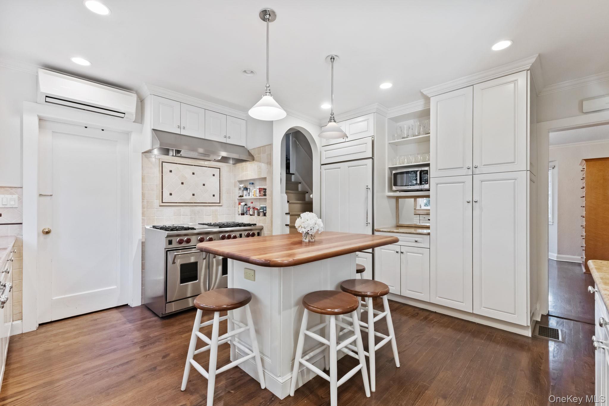 #17 photo, 30 Studio Lane, Bronxville , NY 10708