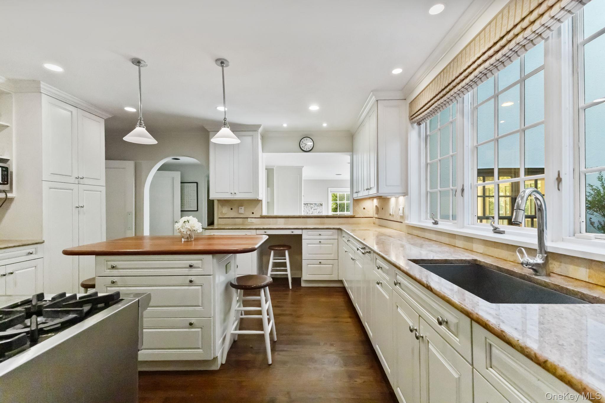 #18 photo, 30 Studio Lane, Bronxville , NY 10708