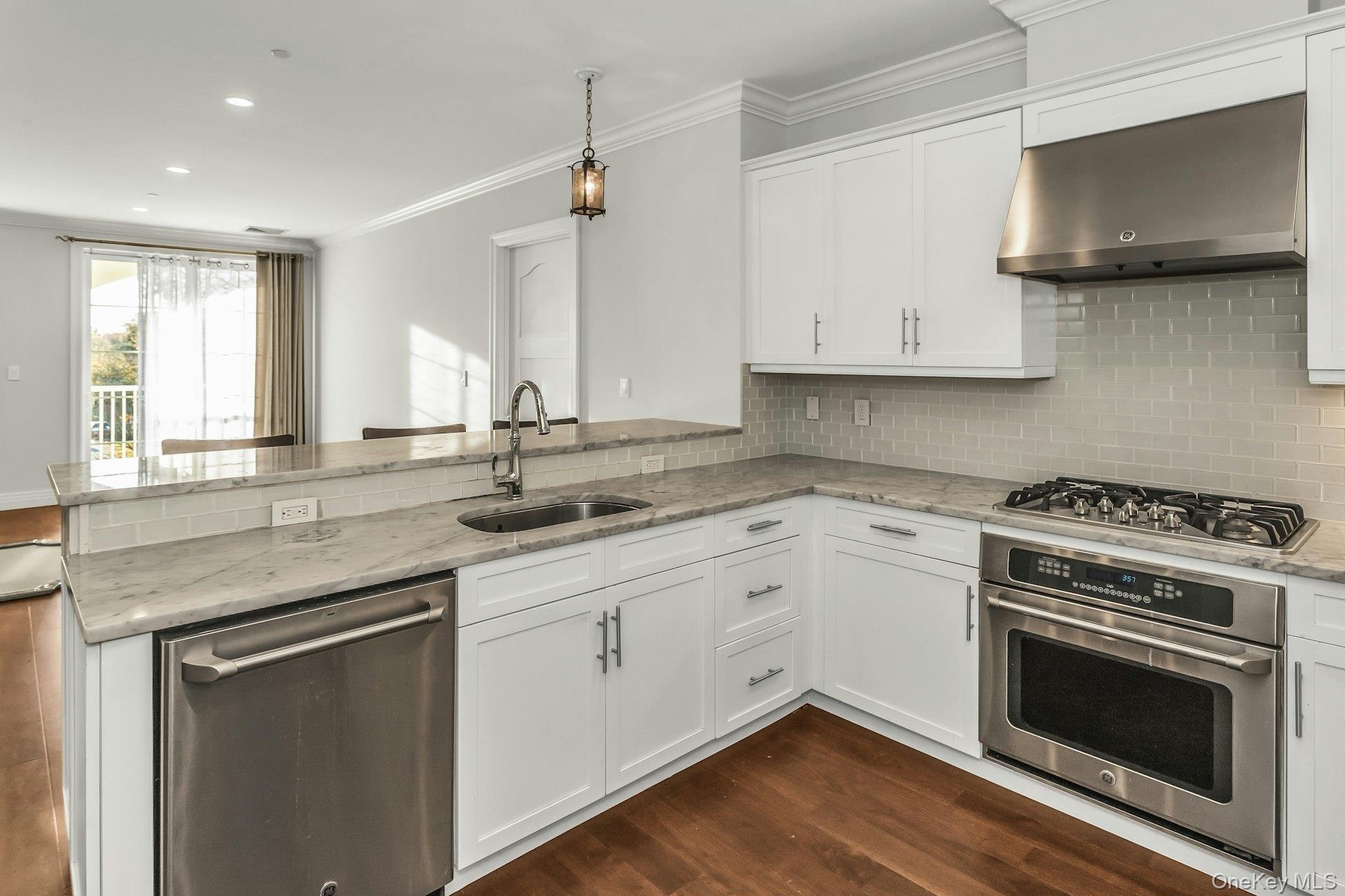 #12 photo, 301 Franklin Avenue, Garden City , NY 11530