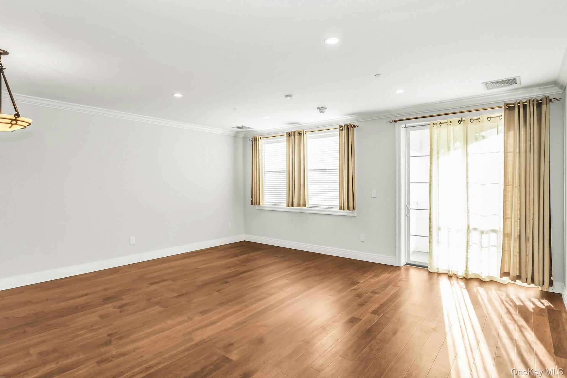 #15 photo, 301 Franklin Avenue, Garden City , NY 11530