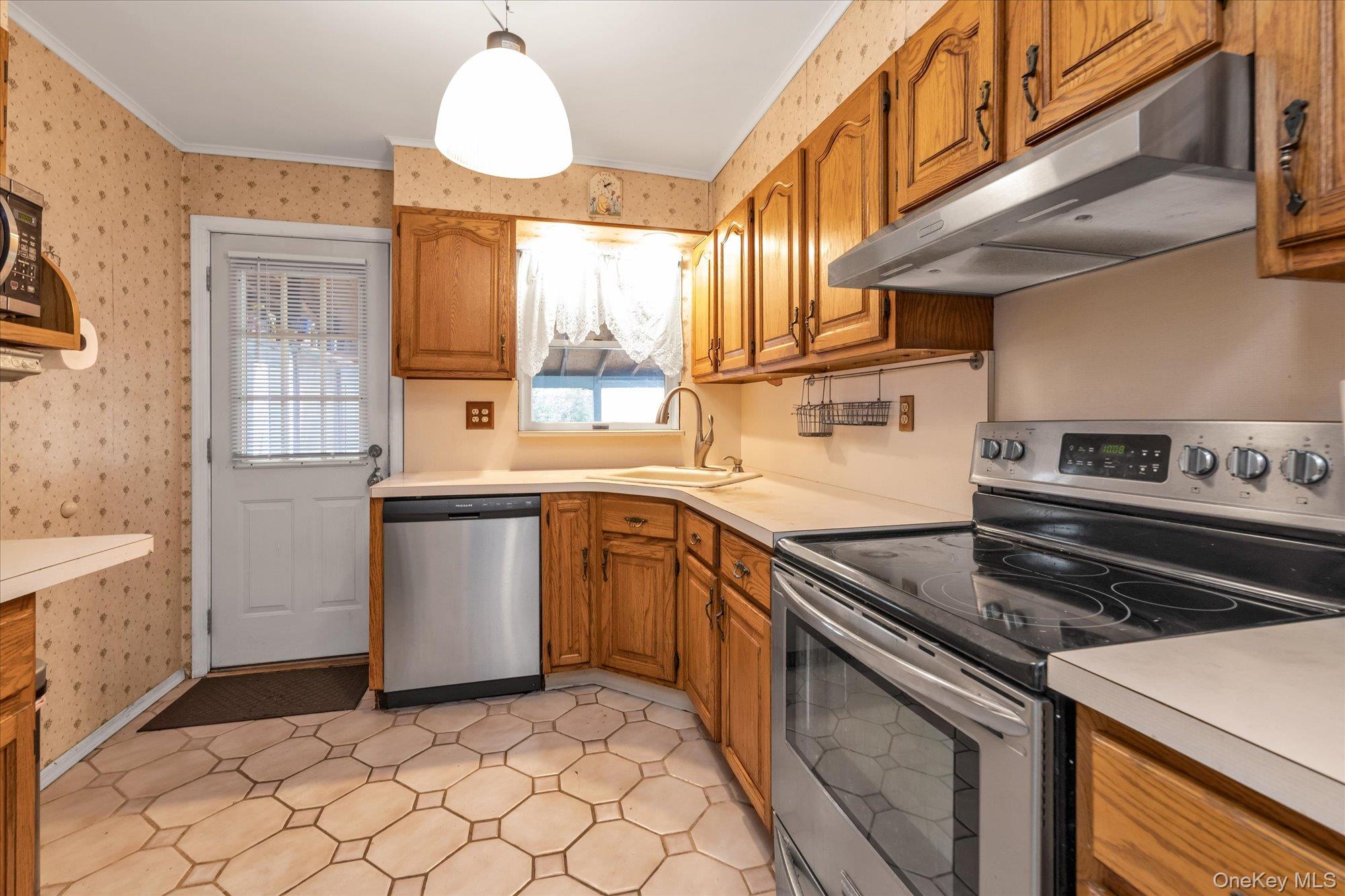 #8 photo, 231 Dogwood Avenue, West Hempstead , NY 11552