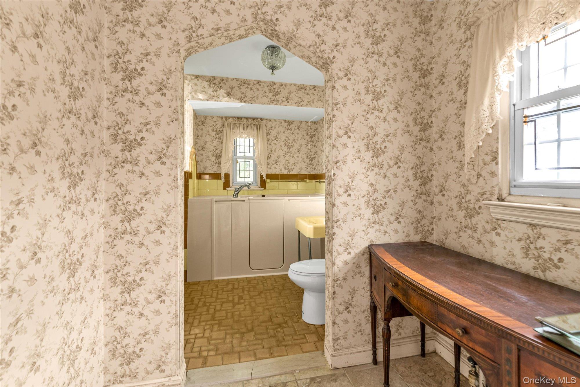 #17 photo, 47-44 Glenwood Street, Little Neck , NY 11362