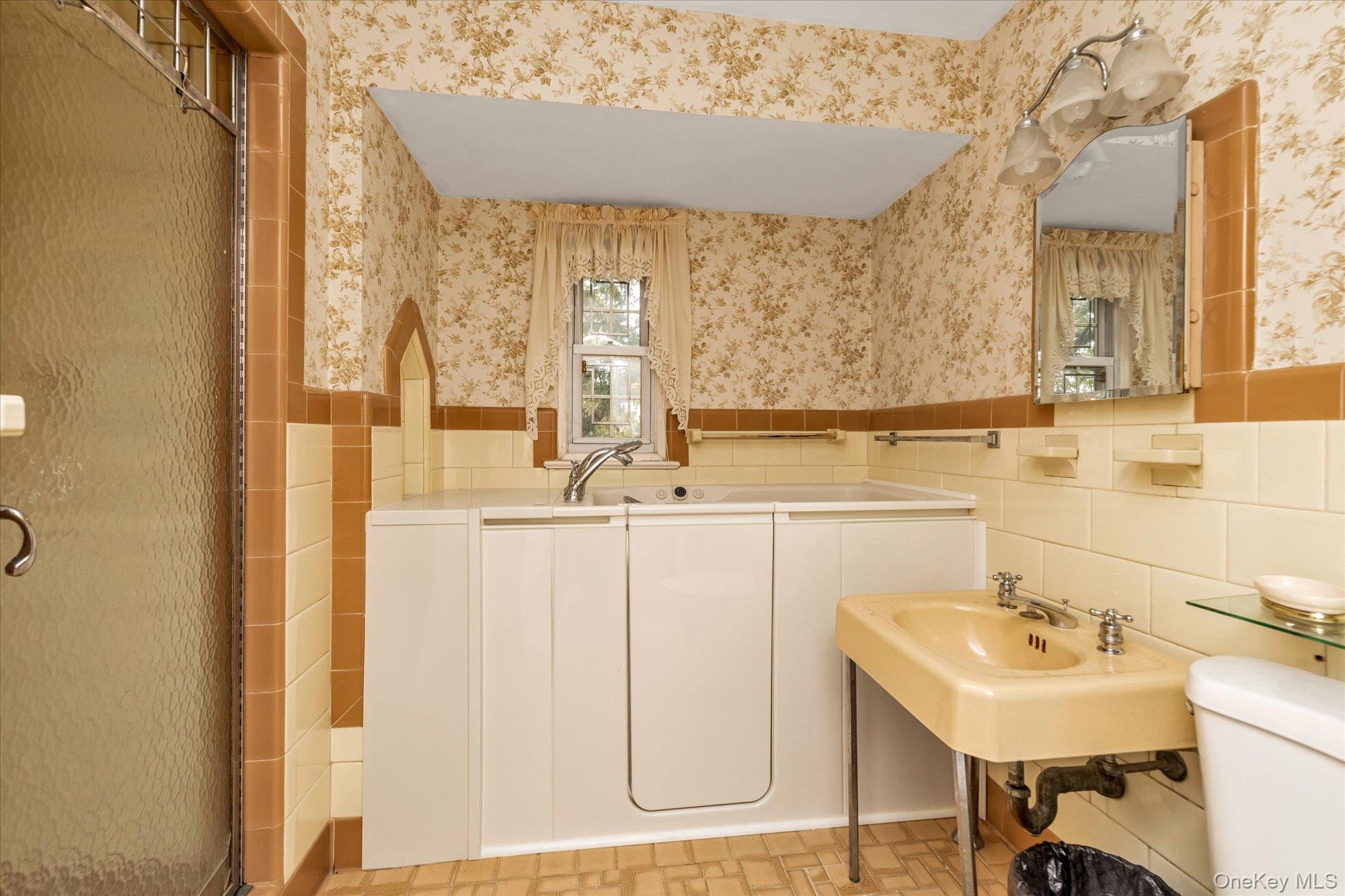 #18 photo, 47-44 Glenwood Street, Little Neck , NY 11362