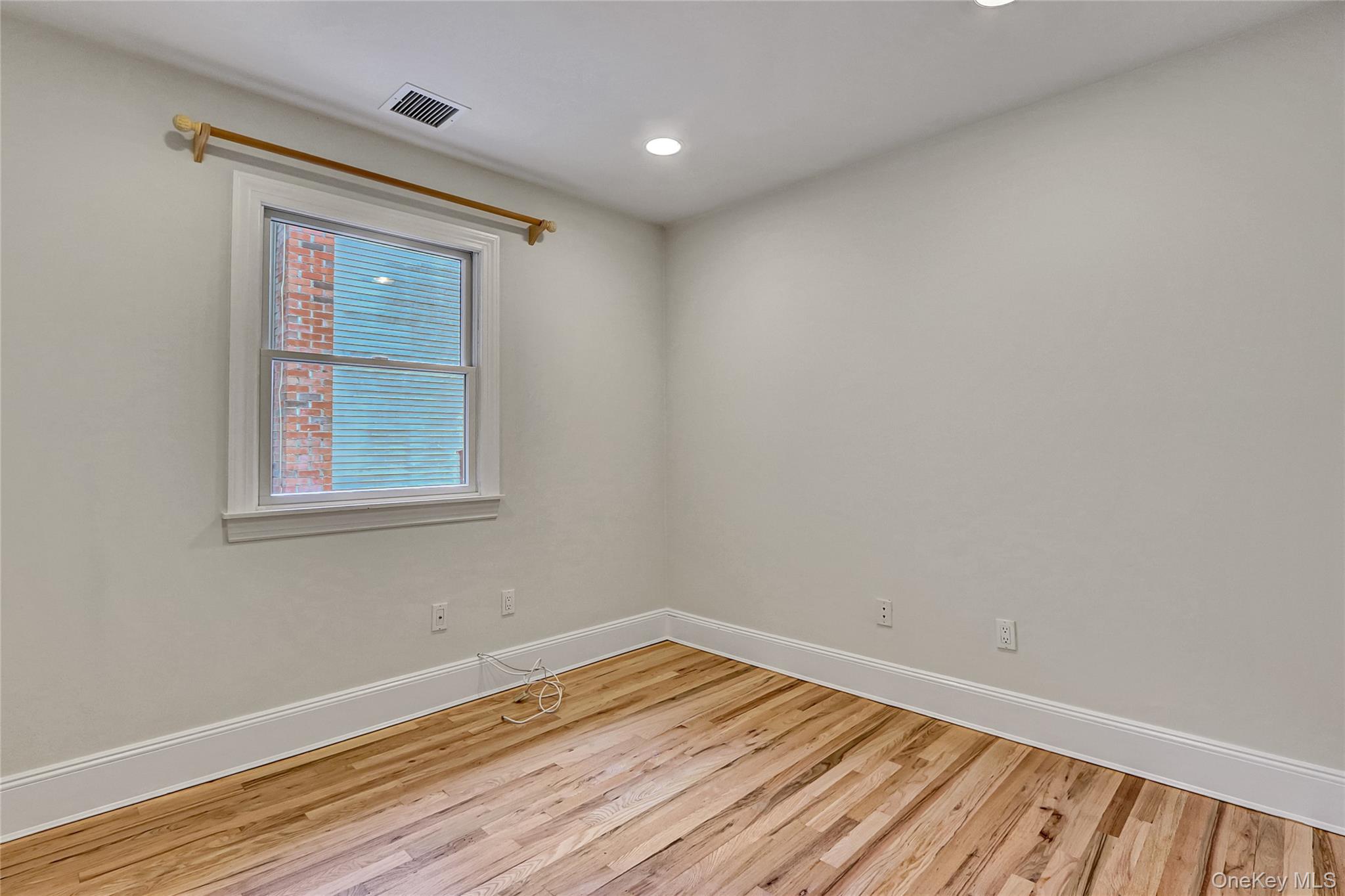 #16 photo, 17 Singworth Street, Oyster Bay , NY 11771