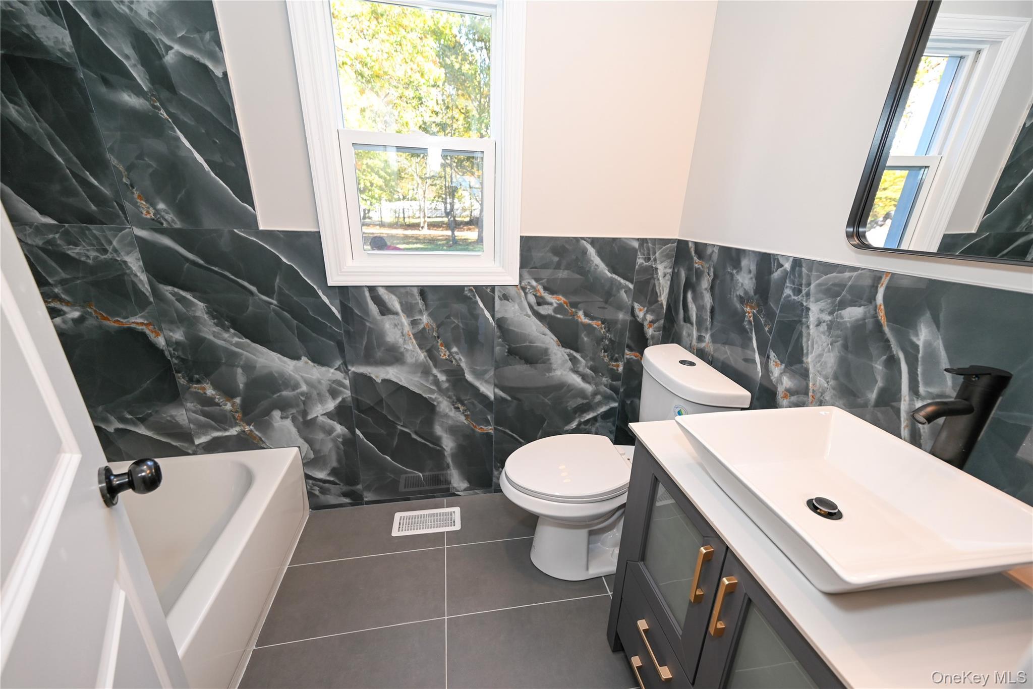 #9 photo, 124 Willett Place, Roosevelt , NY 11575