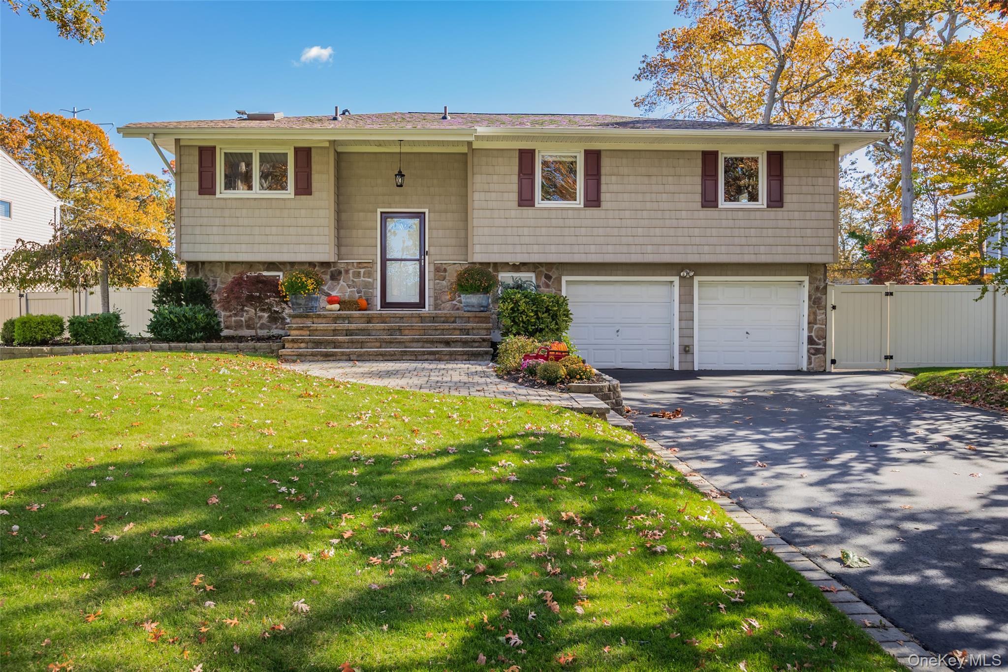 #1 photo, 11 Mohegan Lane, Commack , NY 11725