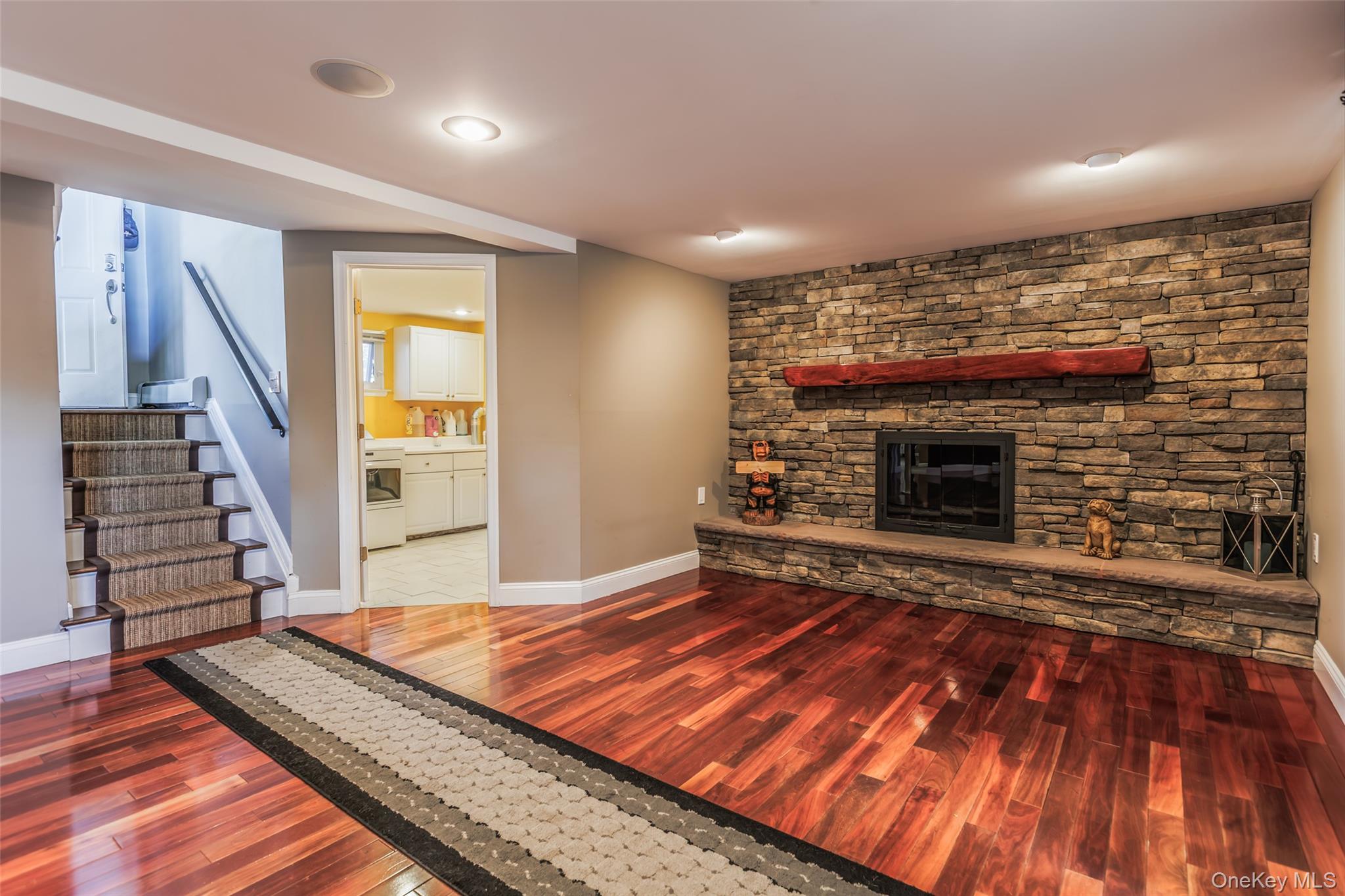 #17 photo, 11 Mohegan Lane, Commack , NY 11725