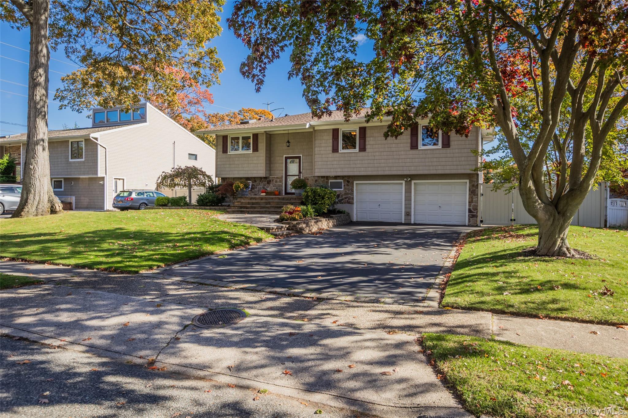 #2 photo, 11 Mohegan Lane, Commack , NY 11725