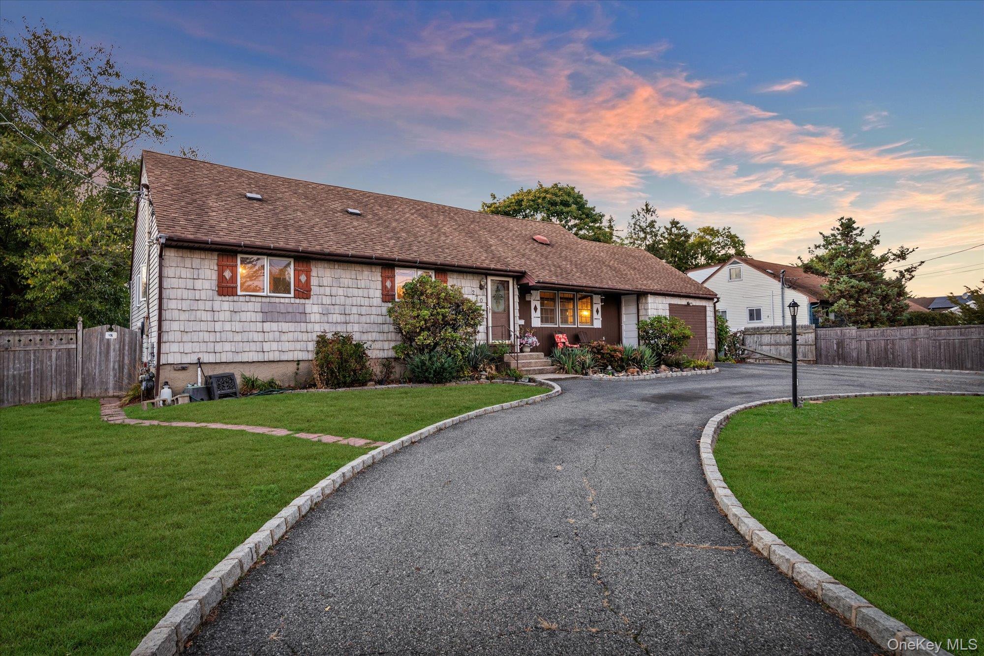 #2 photo, 270 Smith Avenue, Islip , NY 11751