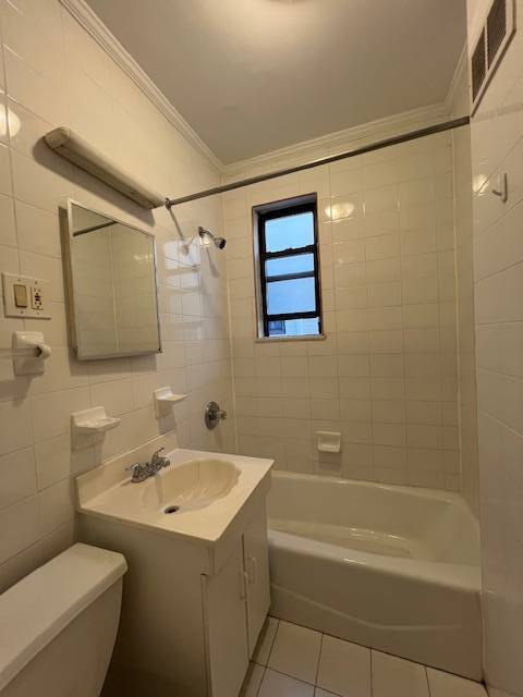 #9 photo, 31-49 33 street, Astoria , NY 11106