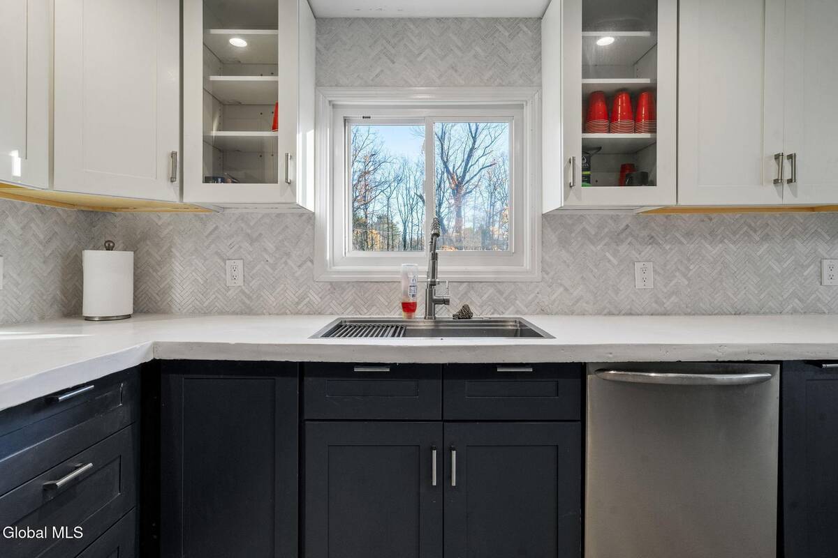 #15 photo, 93 Haughney Road, Troy , NY 12182