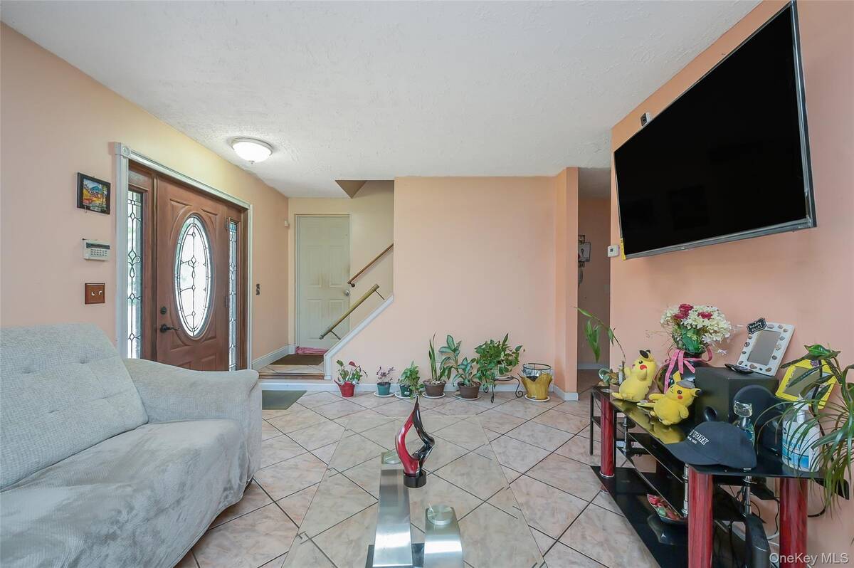 #8 photo, 2 Cherry Street, Central Islip , NY 11722