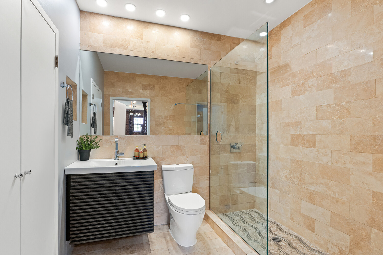 #9 photo, 272 WATER Street, Fulton/Seaport , NY 10038