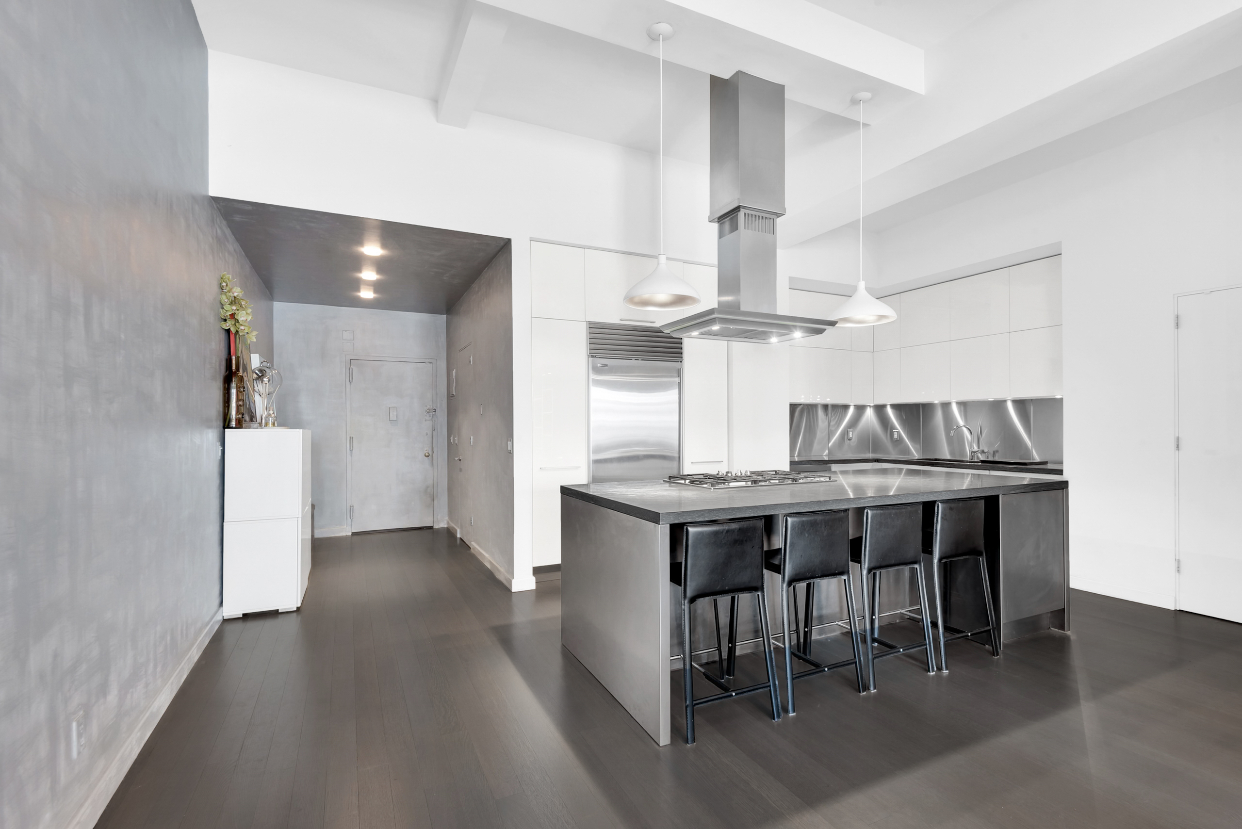 #4 photo, 529 W 42nd Street, Hells Kitchen , NY 10036