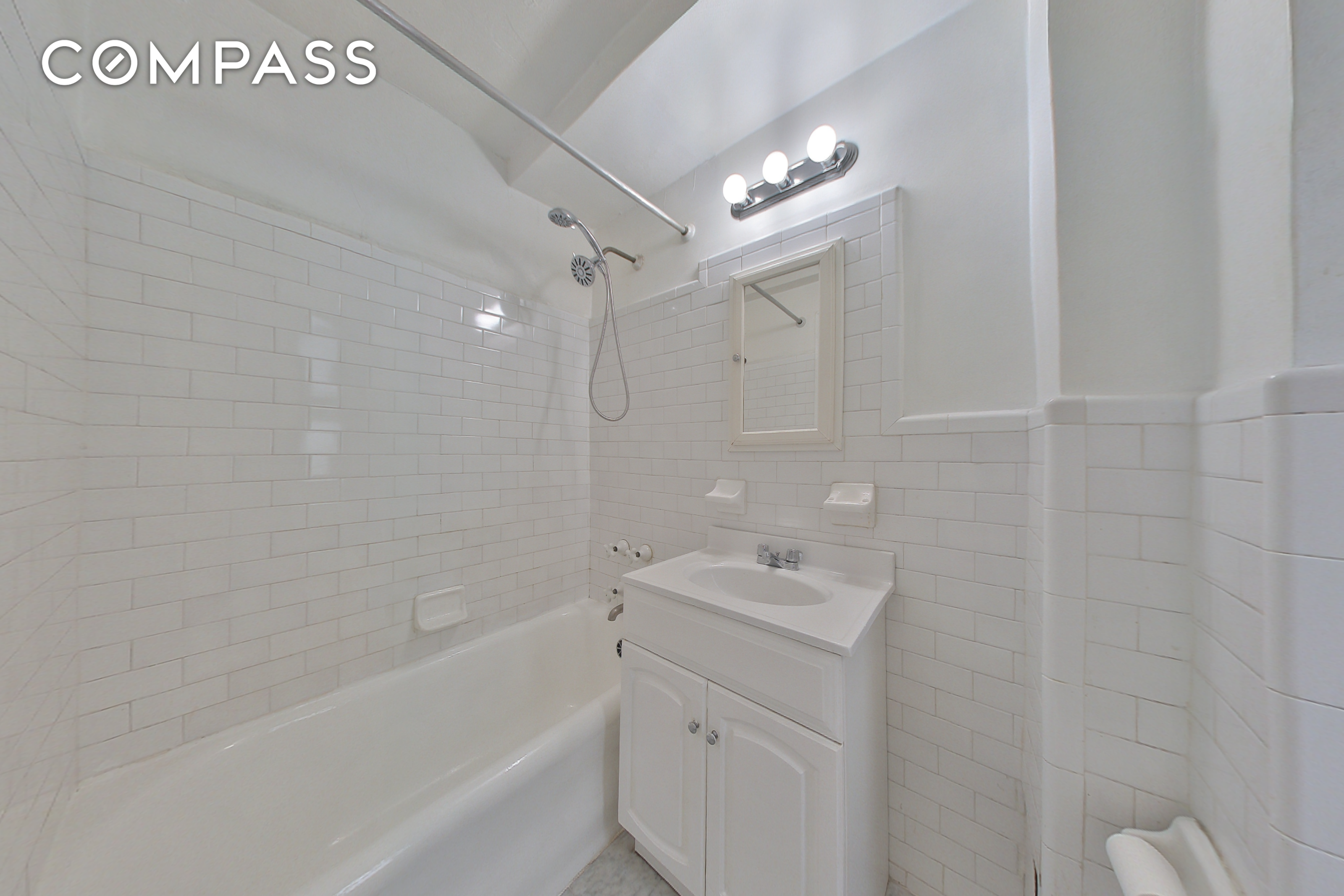 #5 photo, 457 W 57th Street, Hell's Kitchen , NY 10019