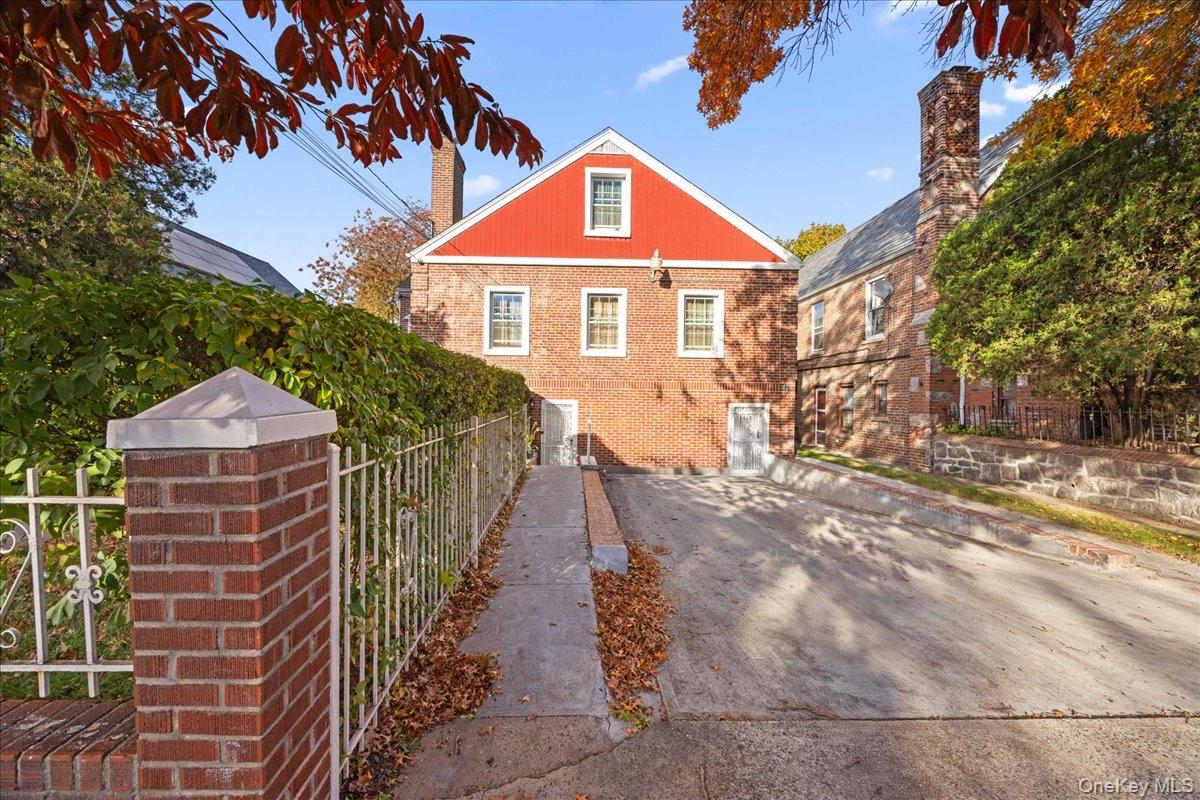 #4 photo, 945 E 222nd Street, Bronx , NY 10469