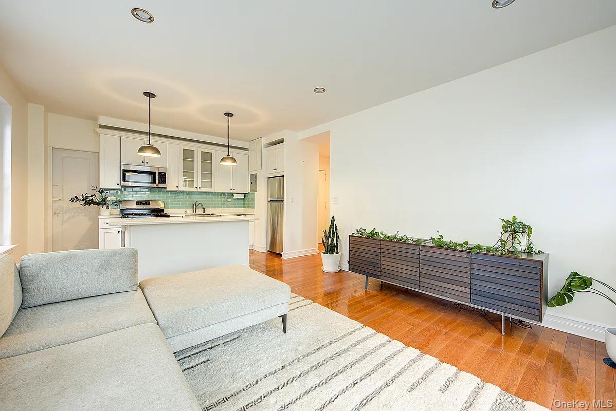 #17 photo, 6 Burns Street, Forest Hills , NY 11375