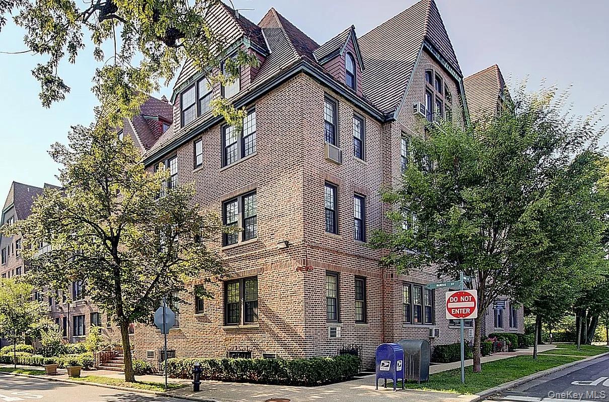 #18 photo, 6 Burns Street, Forest Hills , NY 11375