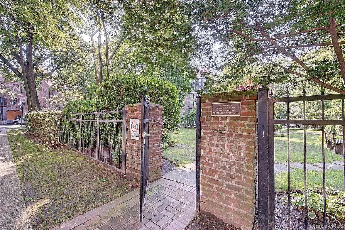 #19 photo, 6 Burns Street, Forest Hills , NY 11375