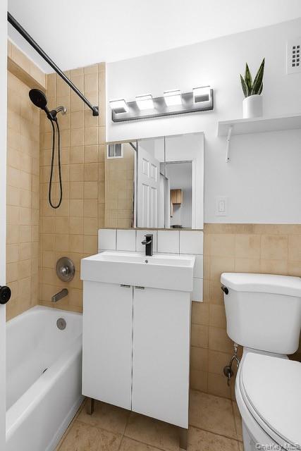 #11 photo, 61-20 Grand Central Parkway, Forest Hills , NY 11375