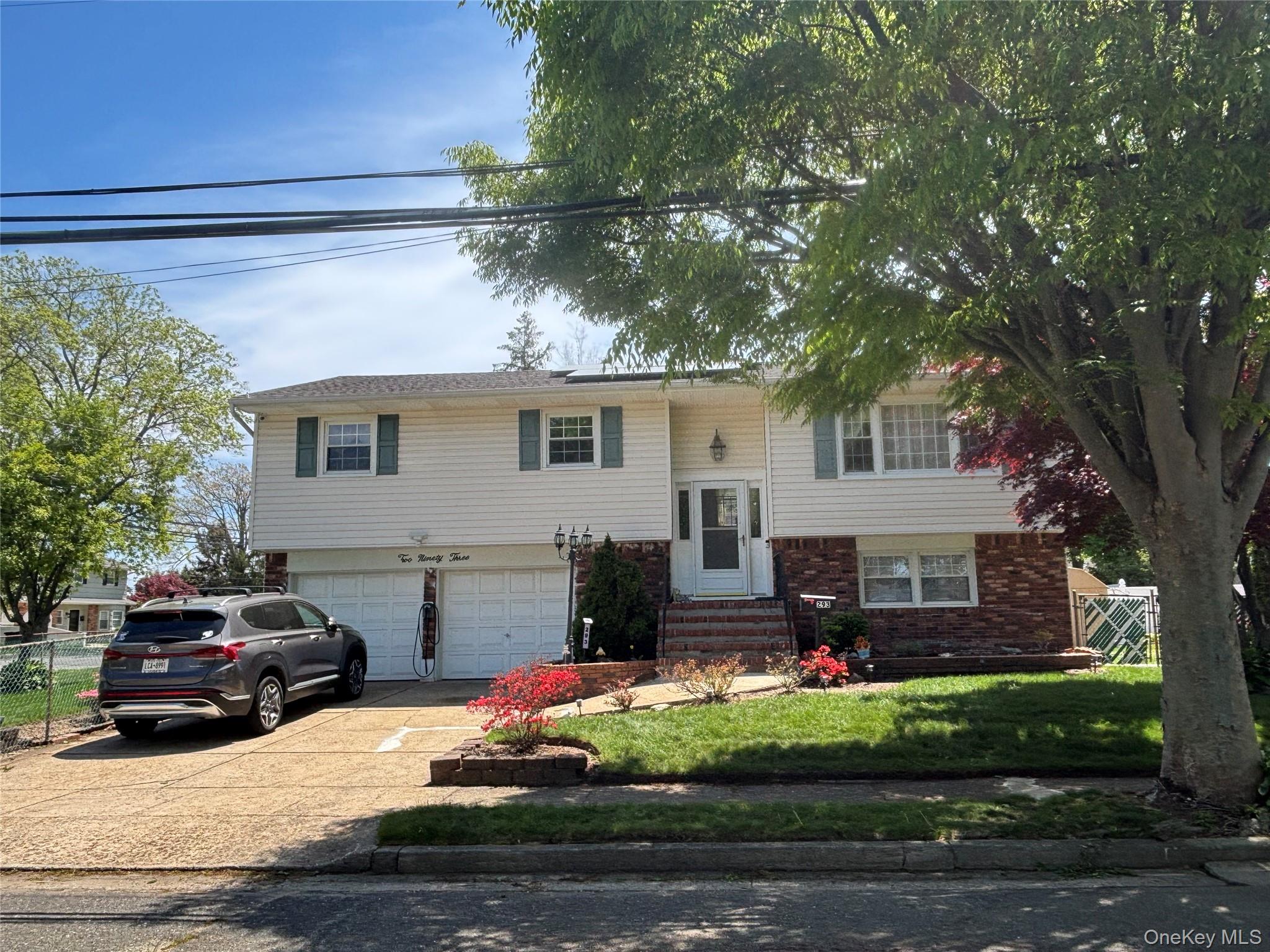 #1 photo, 293 Concord Avenue, Lindenhurst , NY 11757