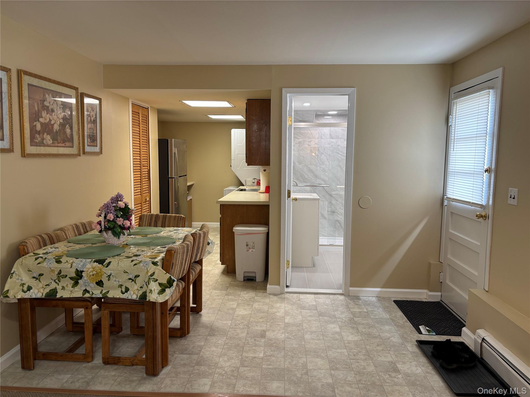 #4 photo, 293 Concord Avenue, Lindenhurst , NY 11757