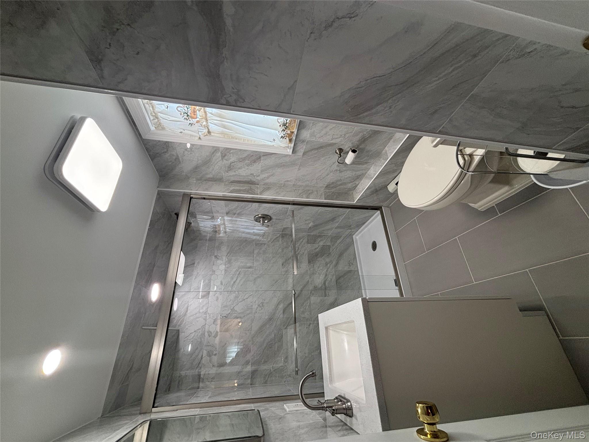 #5 photo, 293 Concord Avenue, Lindenhurst , NY 11757