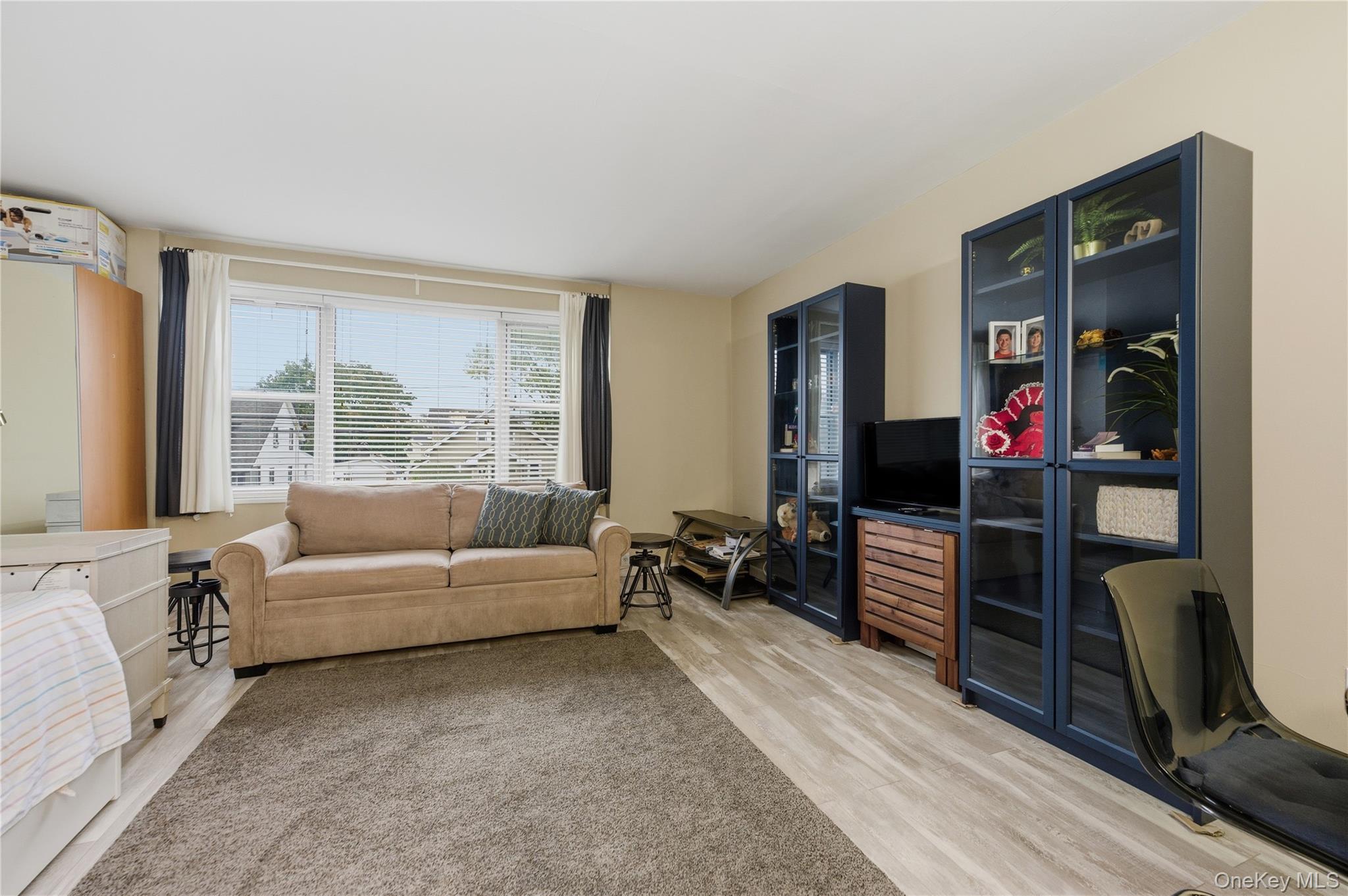 #5 photo, 280 Guy Lombardo Avenue, Freeport , NY 11520