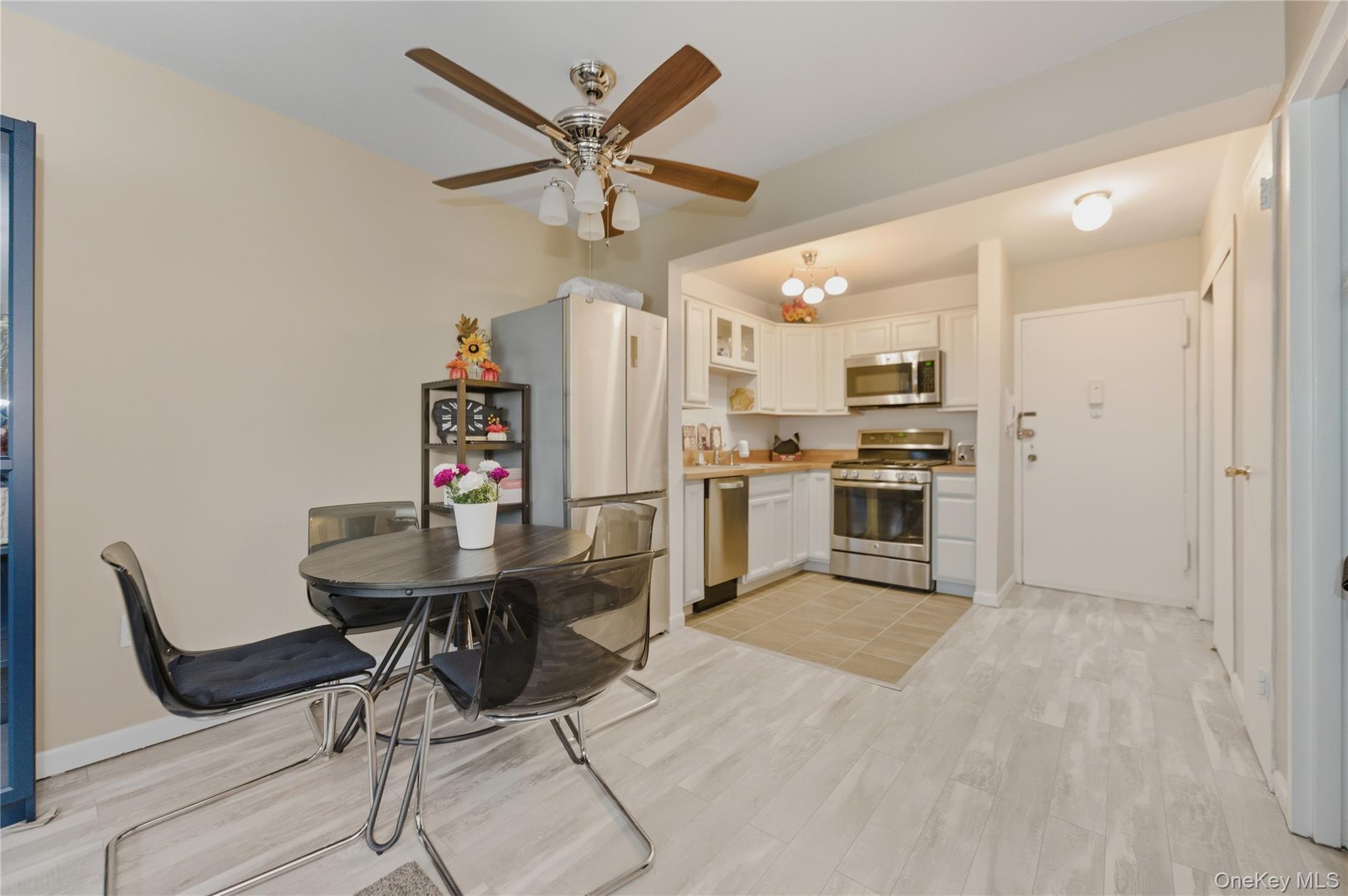 #7 photo, 280 Guy Lombardo Avenue, Freeport , NY 11520