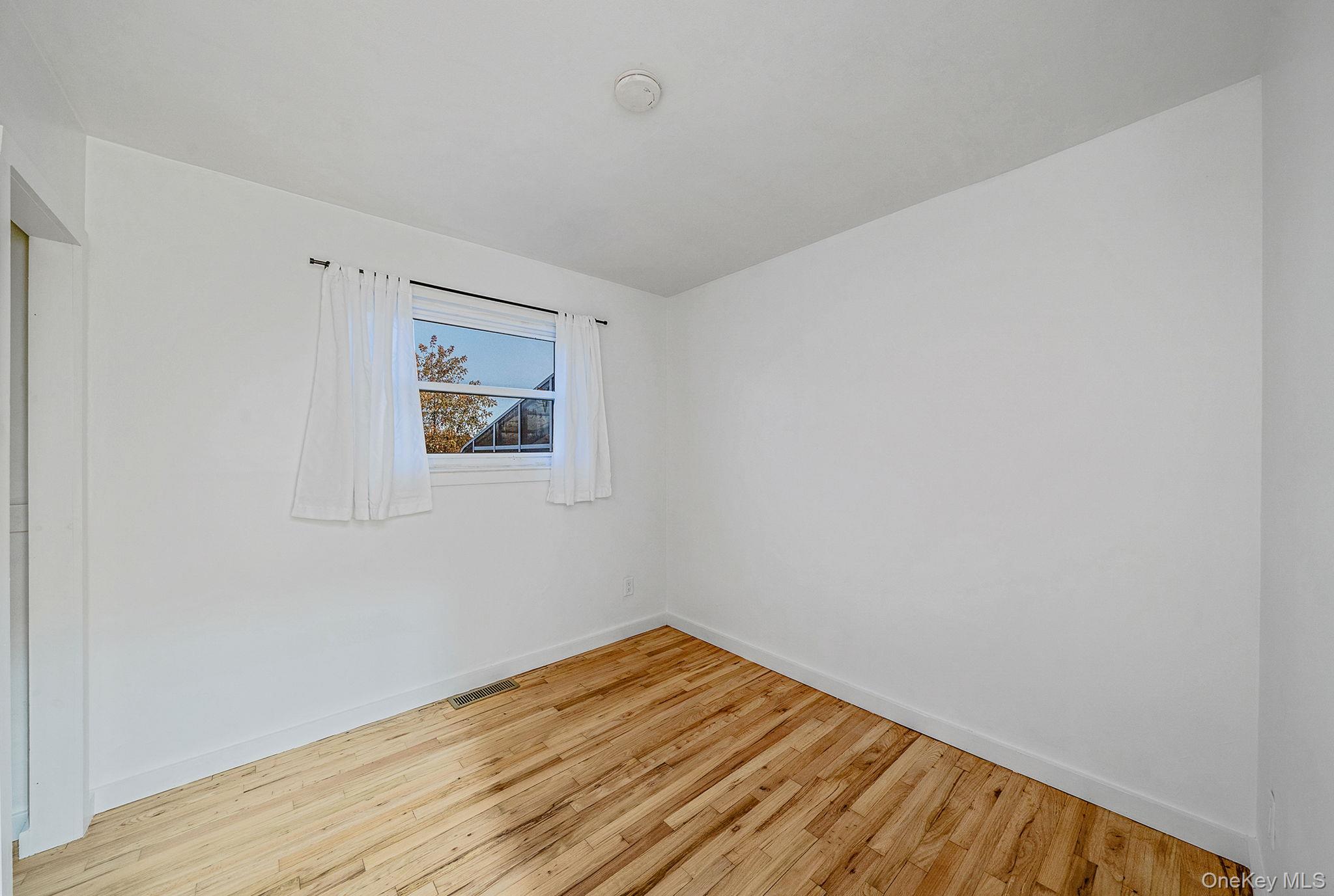 #9 photo, 3019 Sipp Avenue, Medford , NY 11763