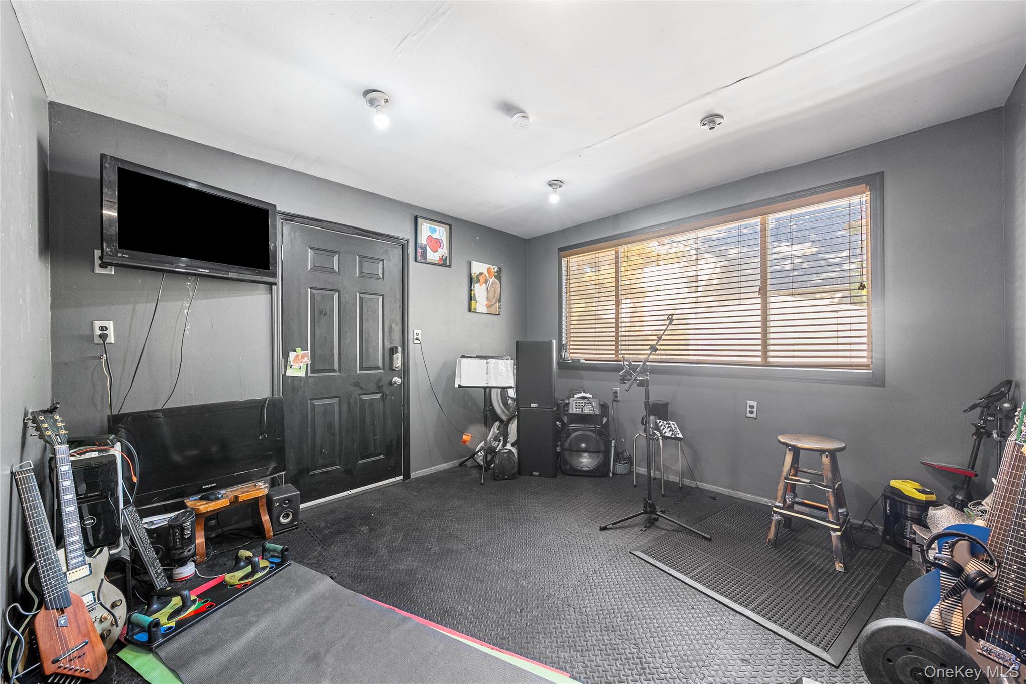 #20 photo, 27 Gaylore Drive, Amityville , NY 11701