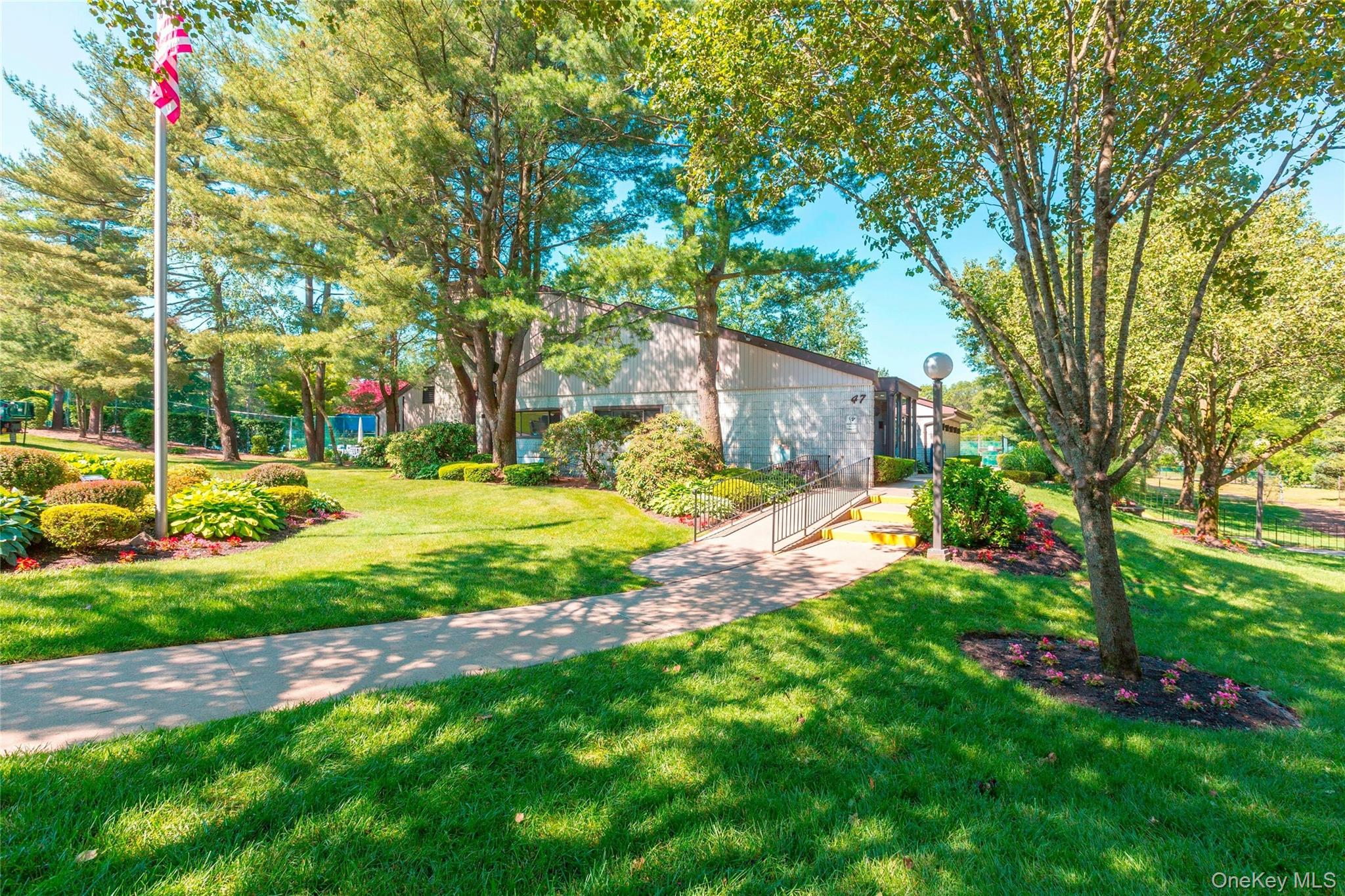 #19 photo, 99 Richmond Boulevard, Ronkonkoma , NY 11779