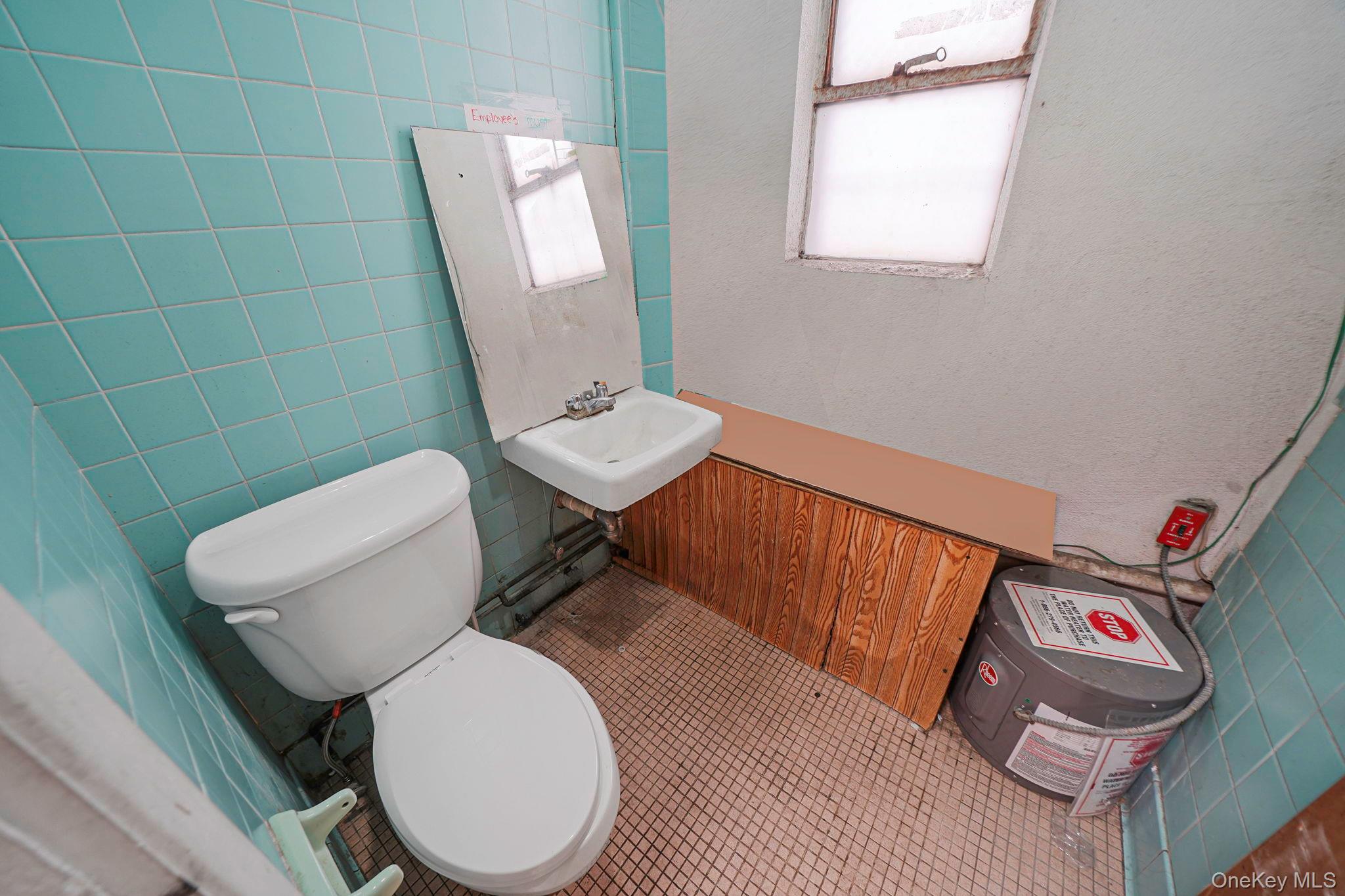 #19 photo, 150 W Sunrise Highway, Lindenhurst , NY 11757