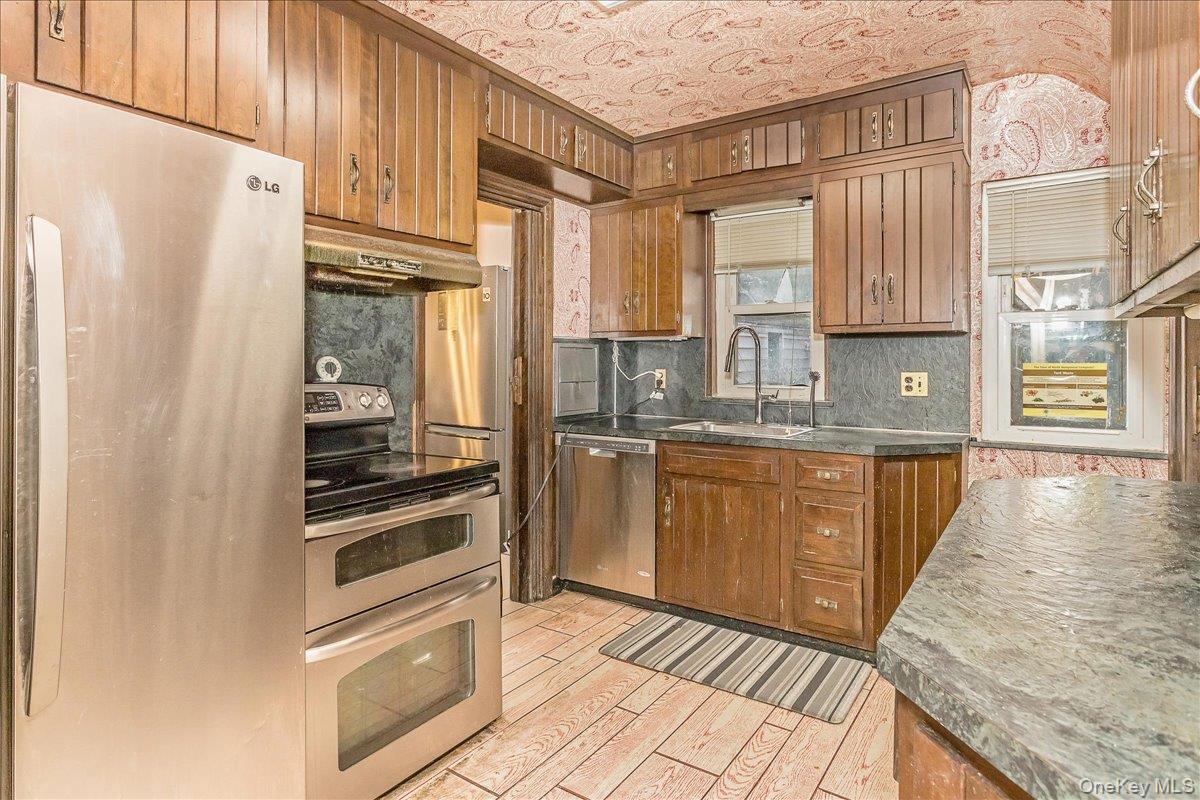 #10 photo, 1683 Stewart Avenue, New Hyde Park , NY 11040